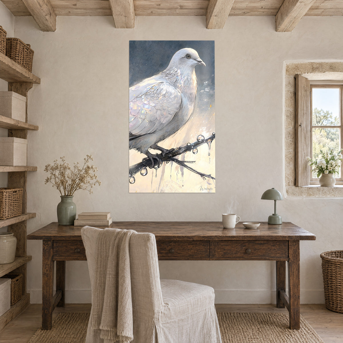 Gemälde Taube im Profil, perlmuttgraues und rosafarbenes Gefieder, tropfender Zweig, Nachtblau und Beige, über einem Holzschreibtisch