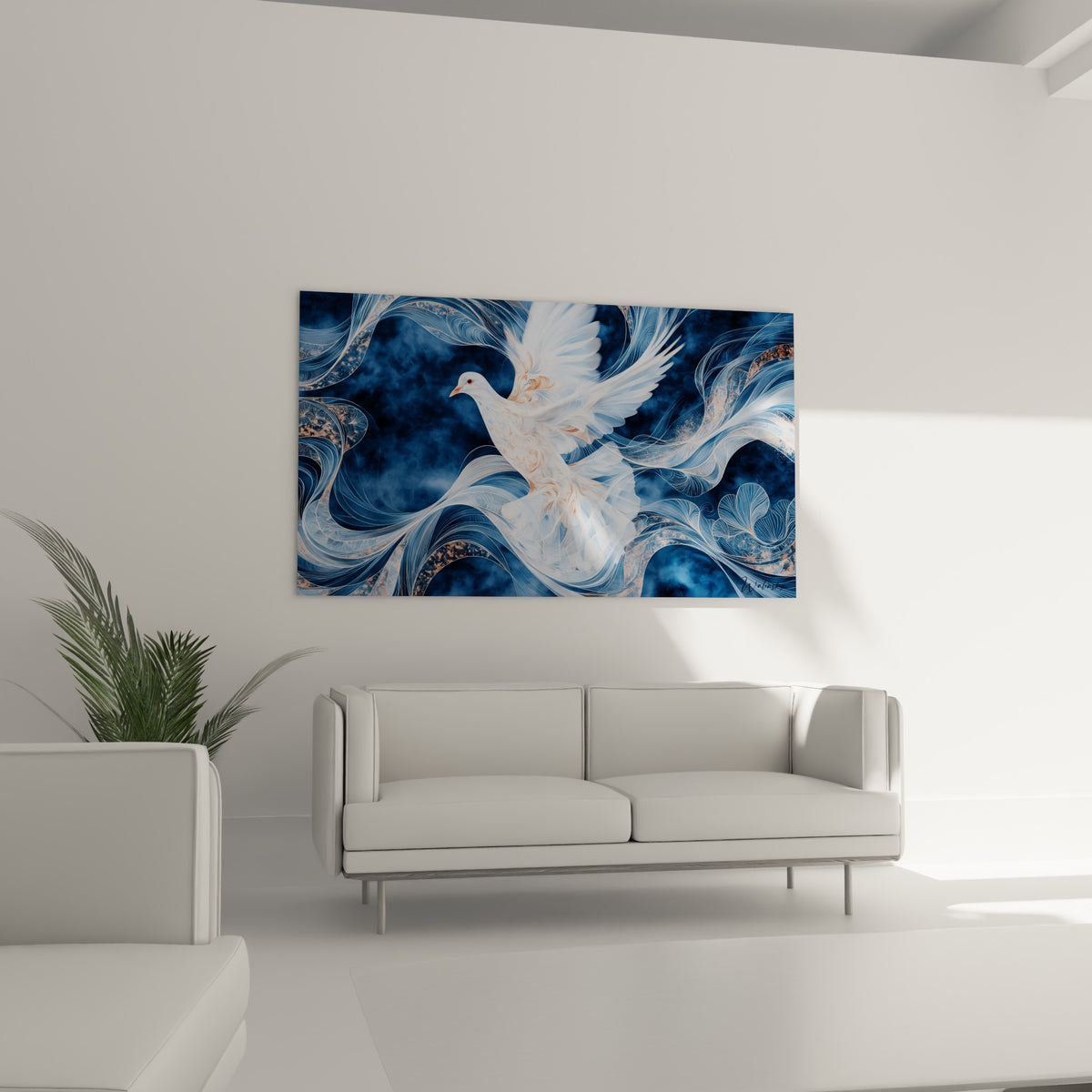 Ailes blanches et volutes dorées de la colombe accrochées au-dessus d'un canapé dans un salon lumineux.