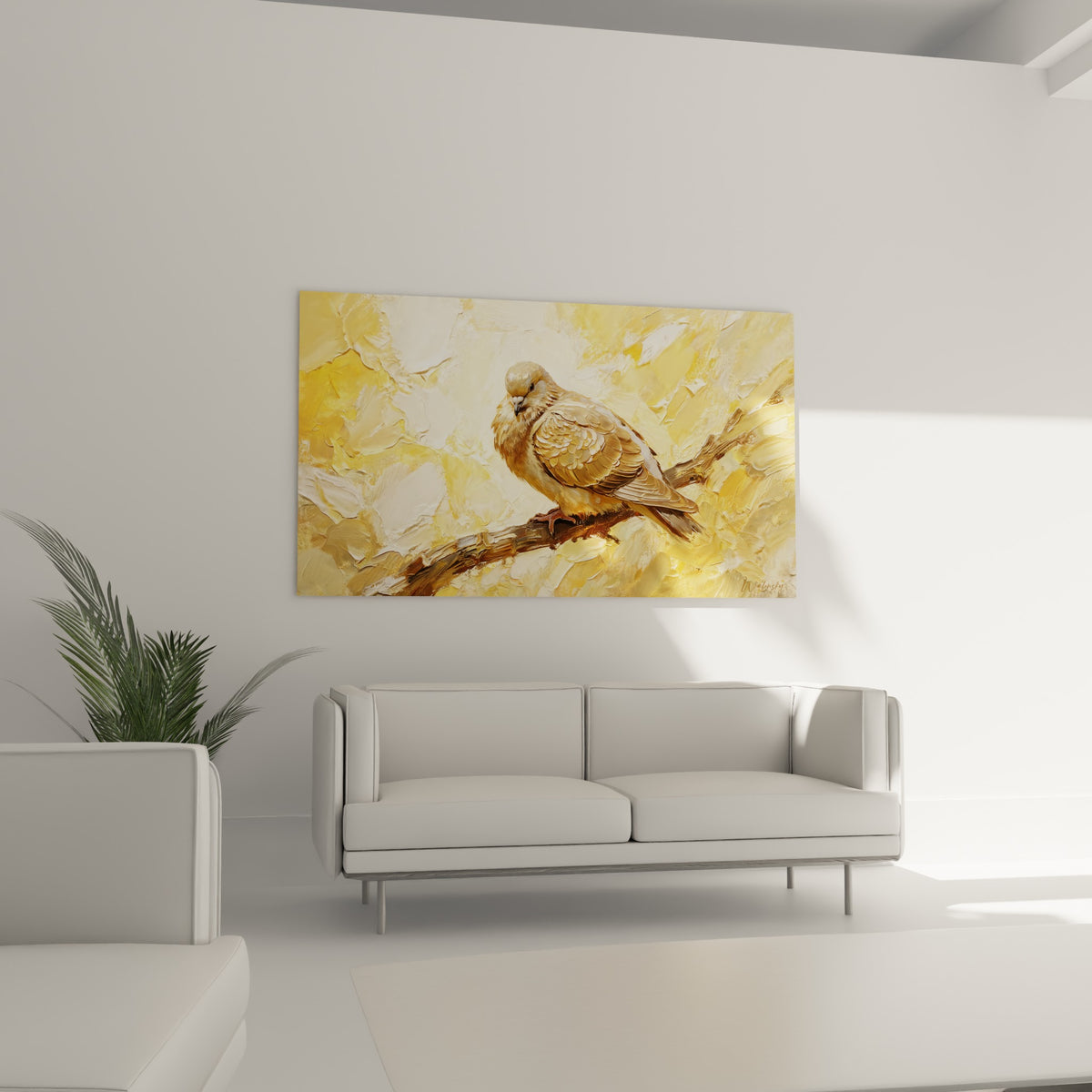 Plumage doré et beige sculpté à la spatule, accroché au-dessus d'un canapé dans un salon lumineux