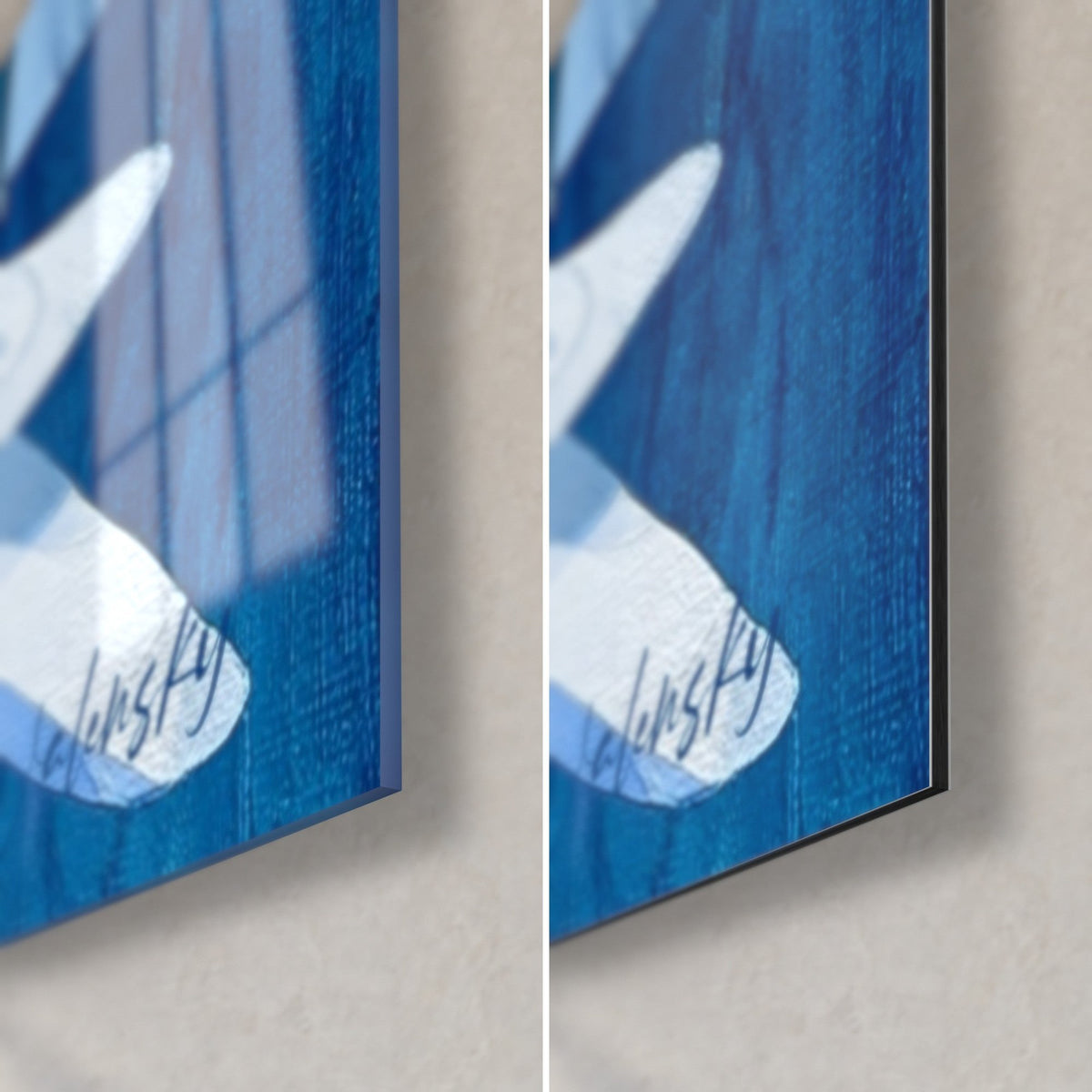 Quadro colomba bianca appollaiata, angolo in basso a destra: vetro acrilico lucido con riflessi, alluminio Dibond opaco blu cobalto, spessore 3 mm