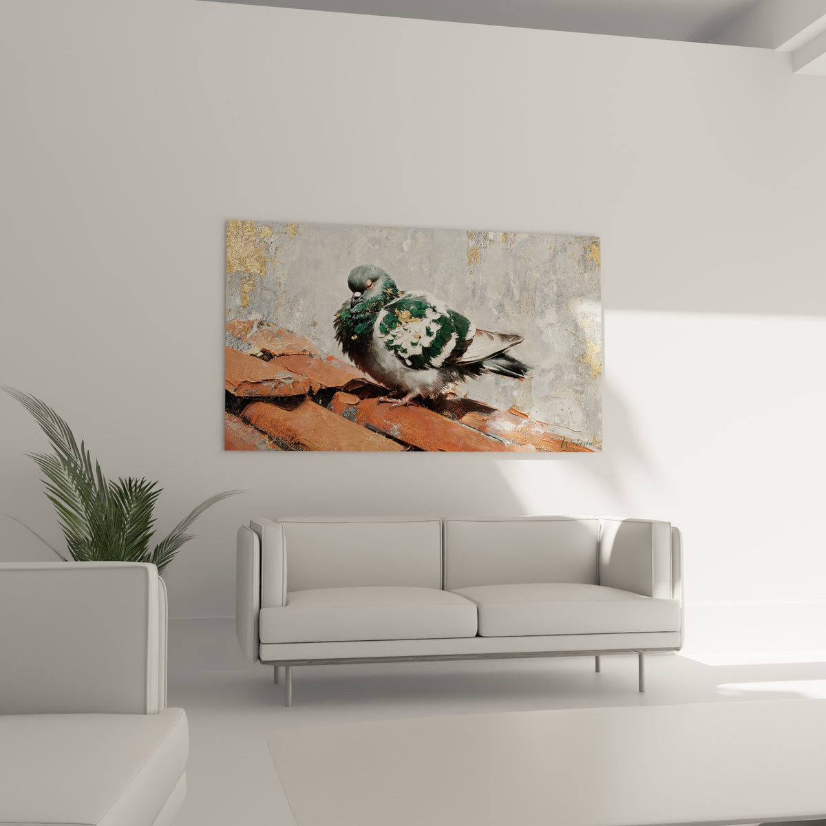 Pigeon terracotta et anthracite en pleine texture picturale au-dessus d'un canapé dans un salon lumineux