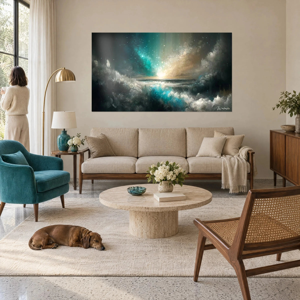 Tableau galaxie turquoise éclatant sur nuages gris et ocre, trouée lumineuse centrale, au-dessus d'un canapé dans un salon lumineux