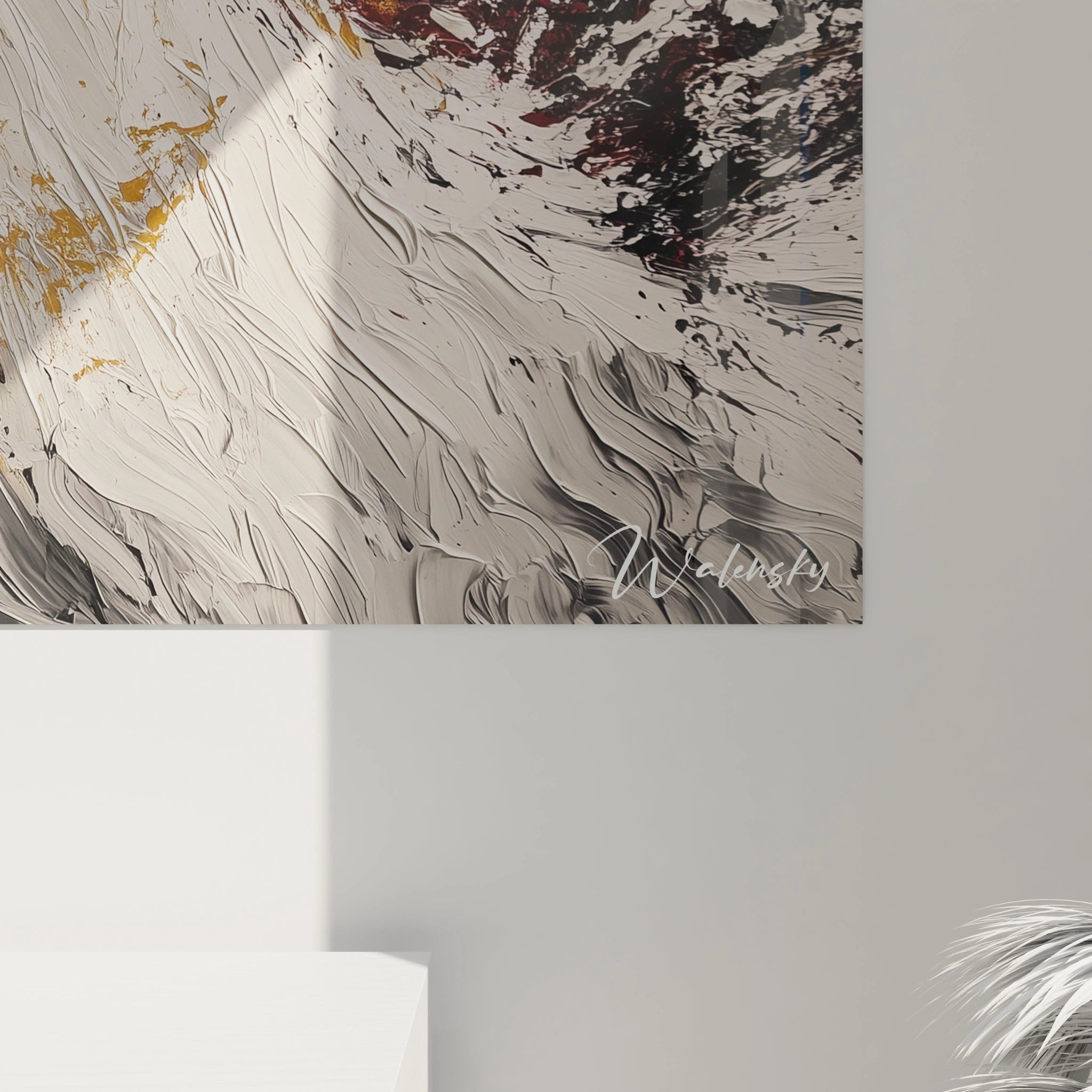 Un tableau coq contrasté présentant un coq blanc au bec jaune et crête