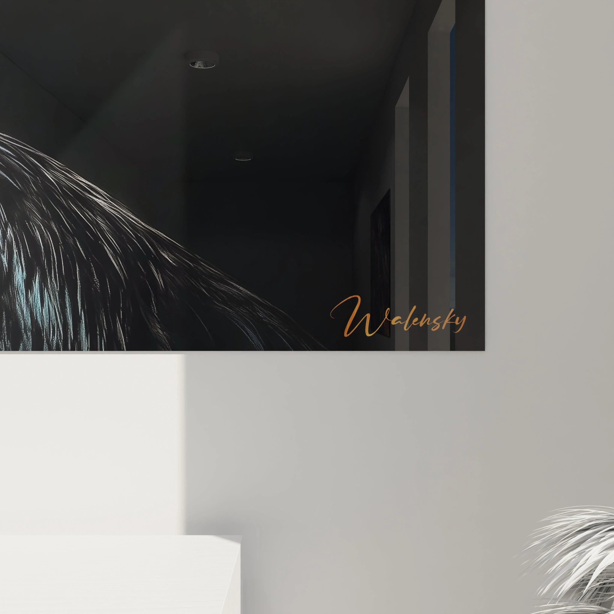 Un tableau artistique abstrait représentant un portrait de coq au regard intense, combinant une crête rouge proéminente, des plumes dorées et orangées autour du cou, un bec jaune courbé et un corps recouvert de plumes noires à reflets bleus.