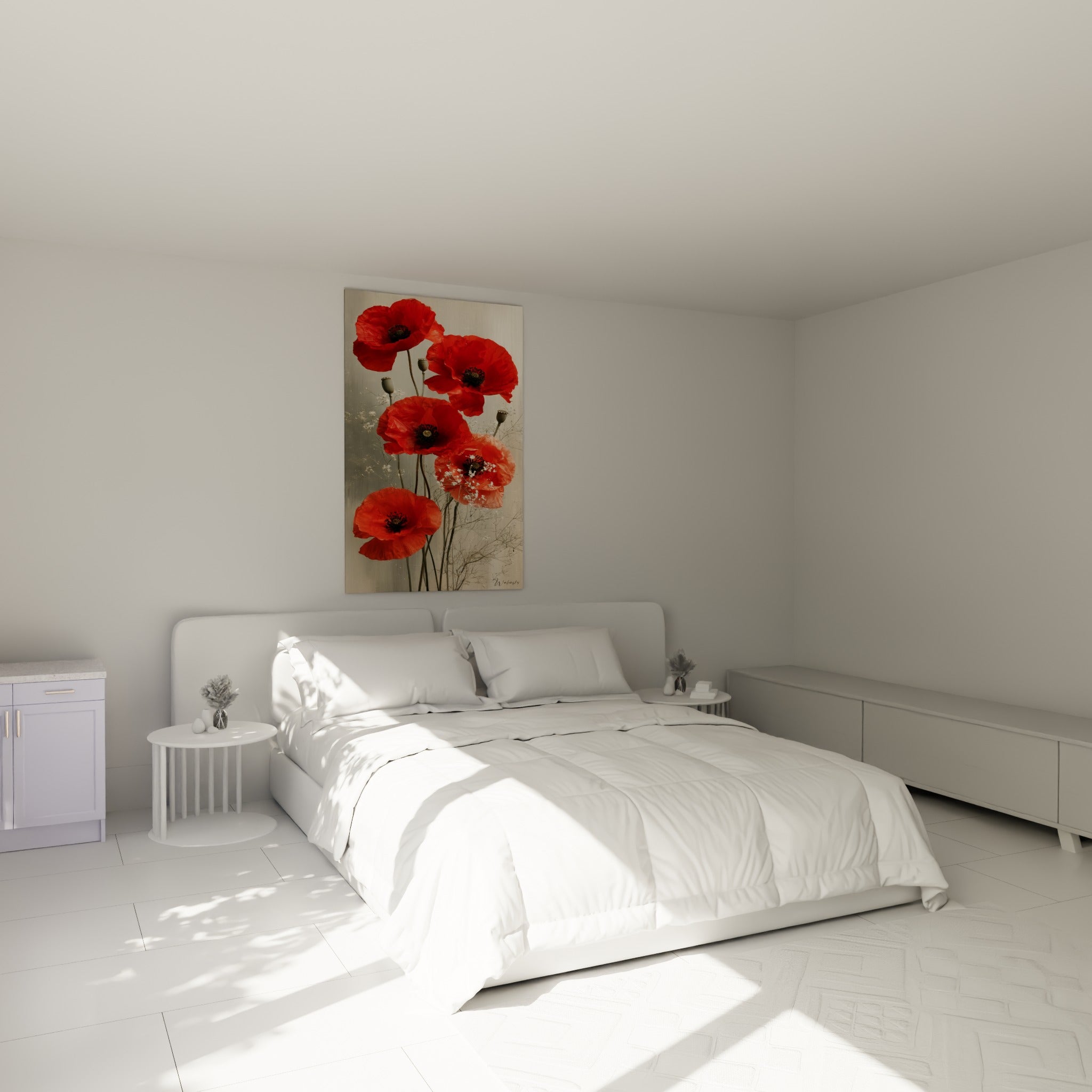 Bouquet de coquelicots rouges et capsules graines gris-vert au-dessus d'un lit dans une chambre claire