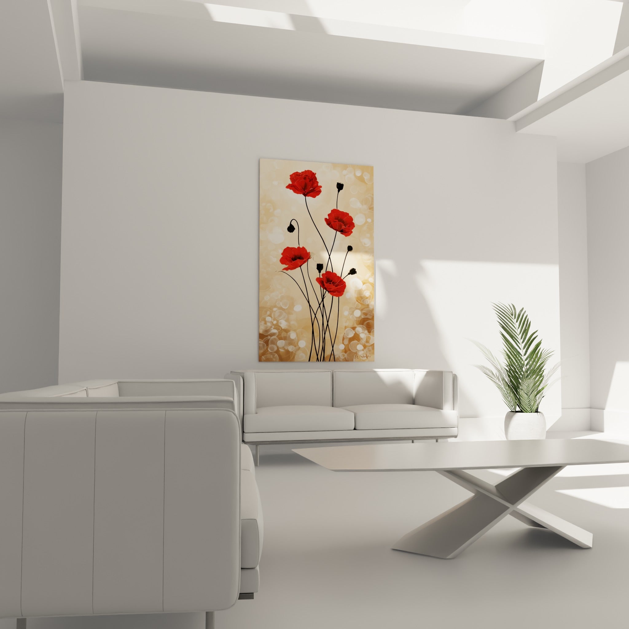 Fleurs de coquelicot rouge carmin sur fond ocre lumineux au-dessus d'un canapé dans un salon lumineux