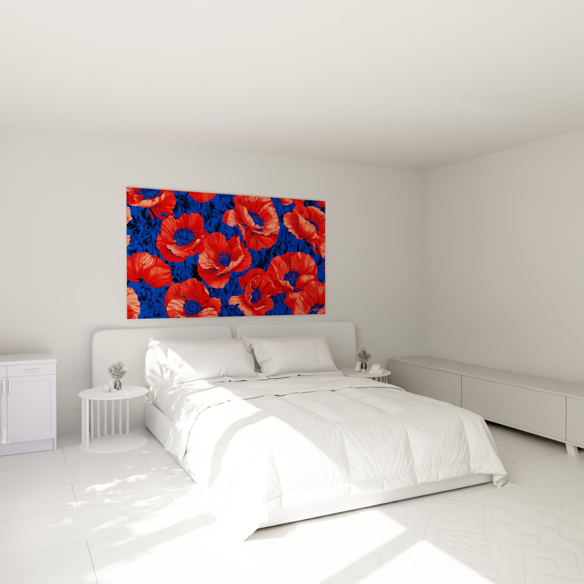 Fleurs de coquelicot rouge et bleu marine disposées au-dessus d'un lit dans une chambre claire