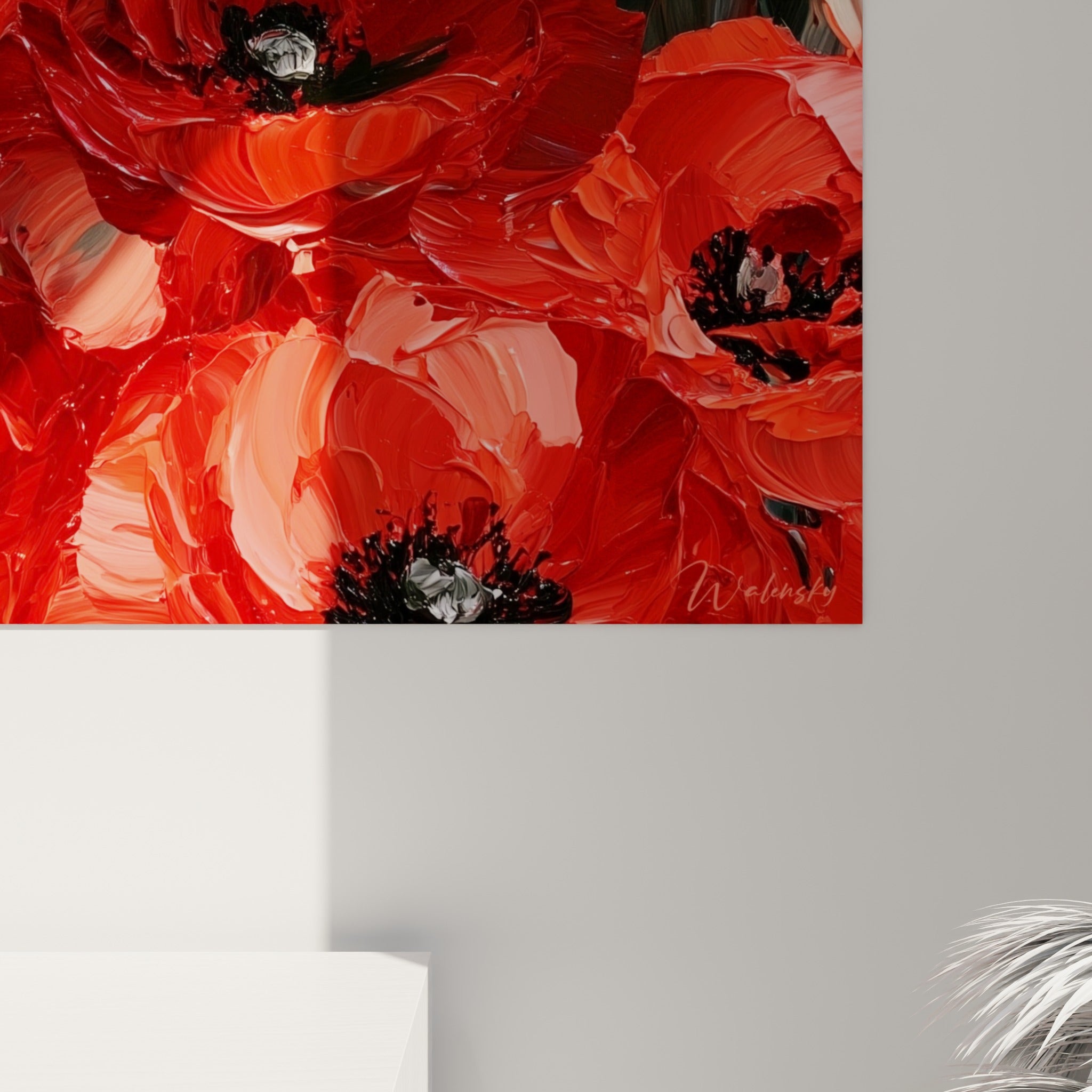 Empâtements de peinture rouge vermillon et noir profond révélant le grain texturé des pétales de coquelicot