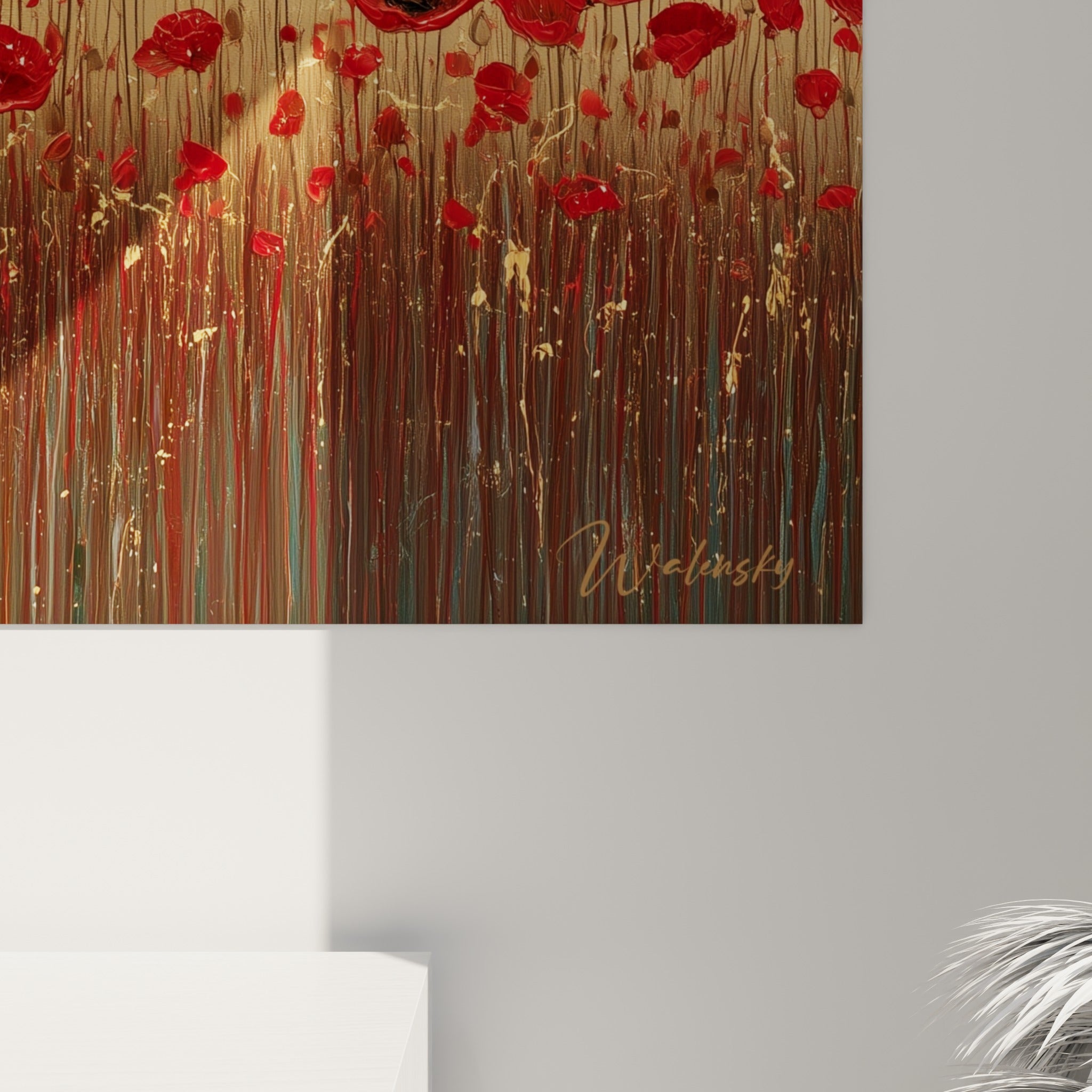 Empâtements rouges et dorés des pétales de coquelicot, grain de la toile et tiges brunes entremêlées visibles de près