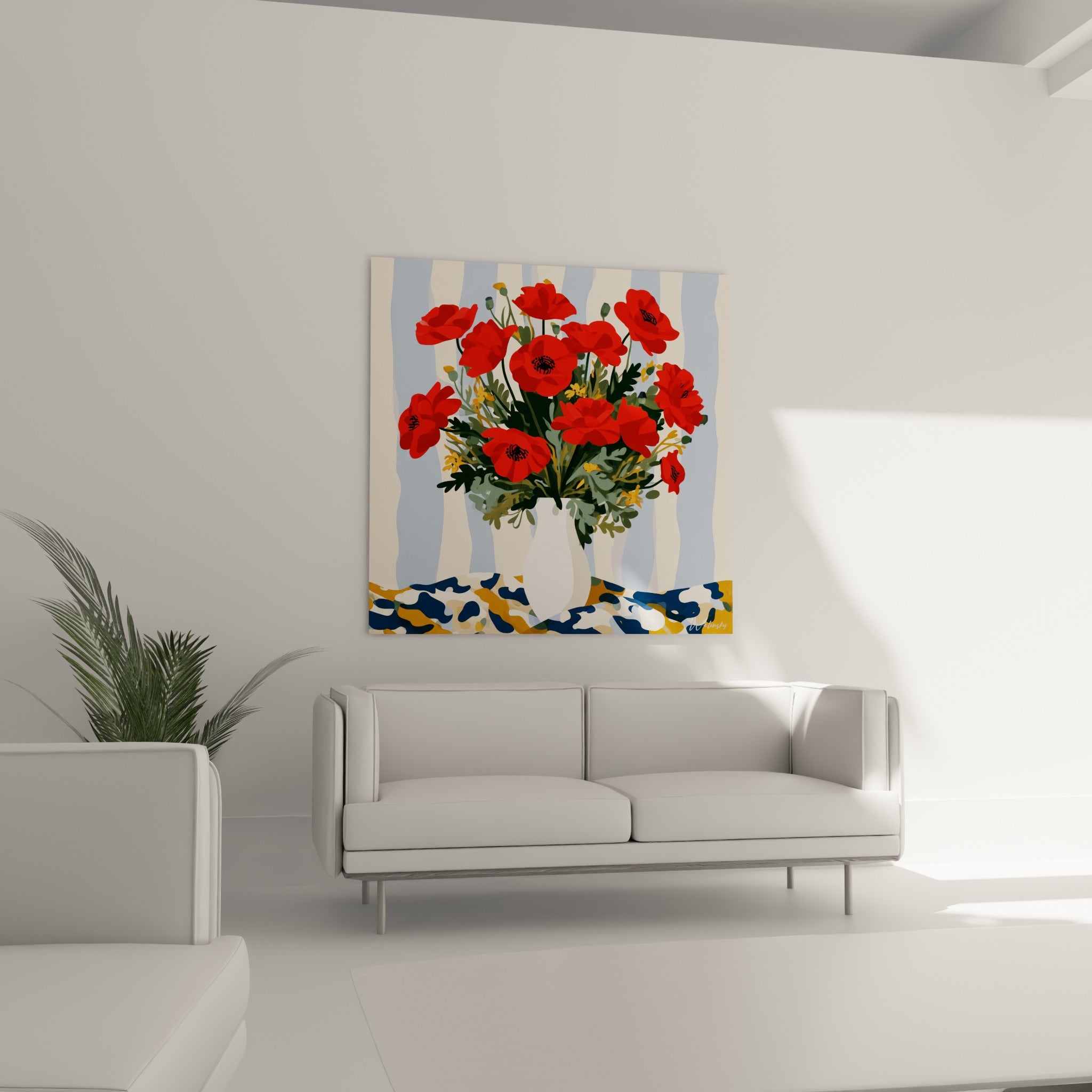 Vase blanc rempli de coquelicots rouges éclatants au-dessus d'un canapé dans un salon lumineux