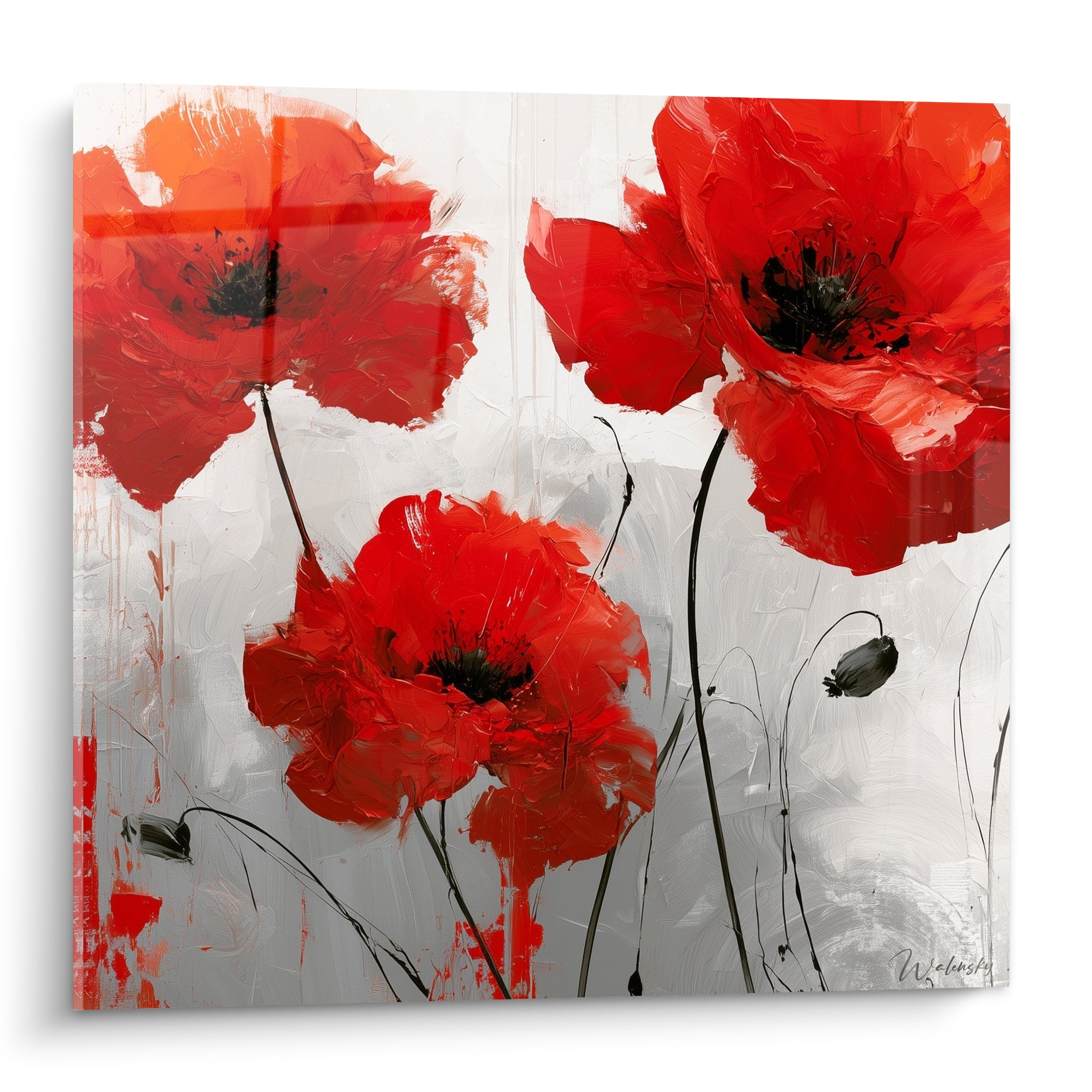 Quatre coquelicots rouge vif aux cœurs noirs se déploient sur un fond gris texturé et empâté