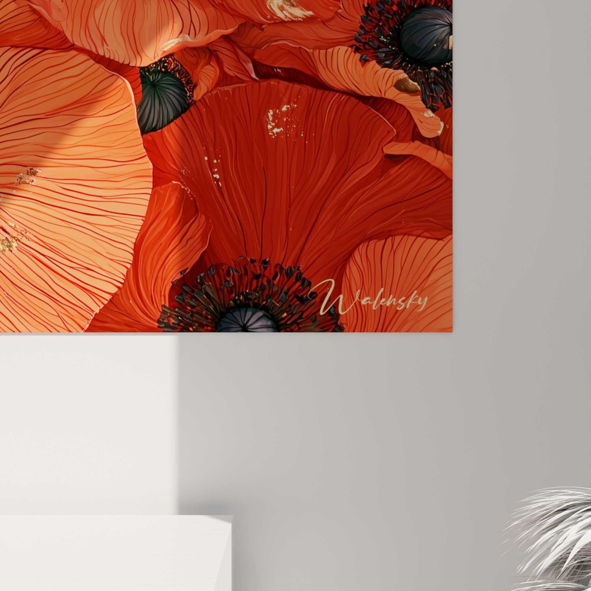 Grain fin des pétales de coquelicot où le rouge et l'orangé se mêlent aux éclats dorés