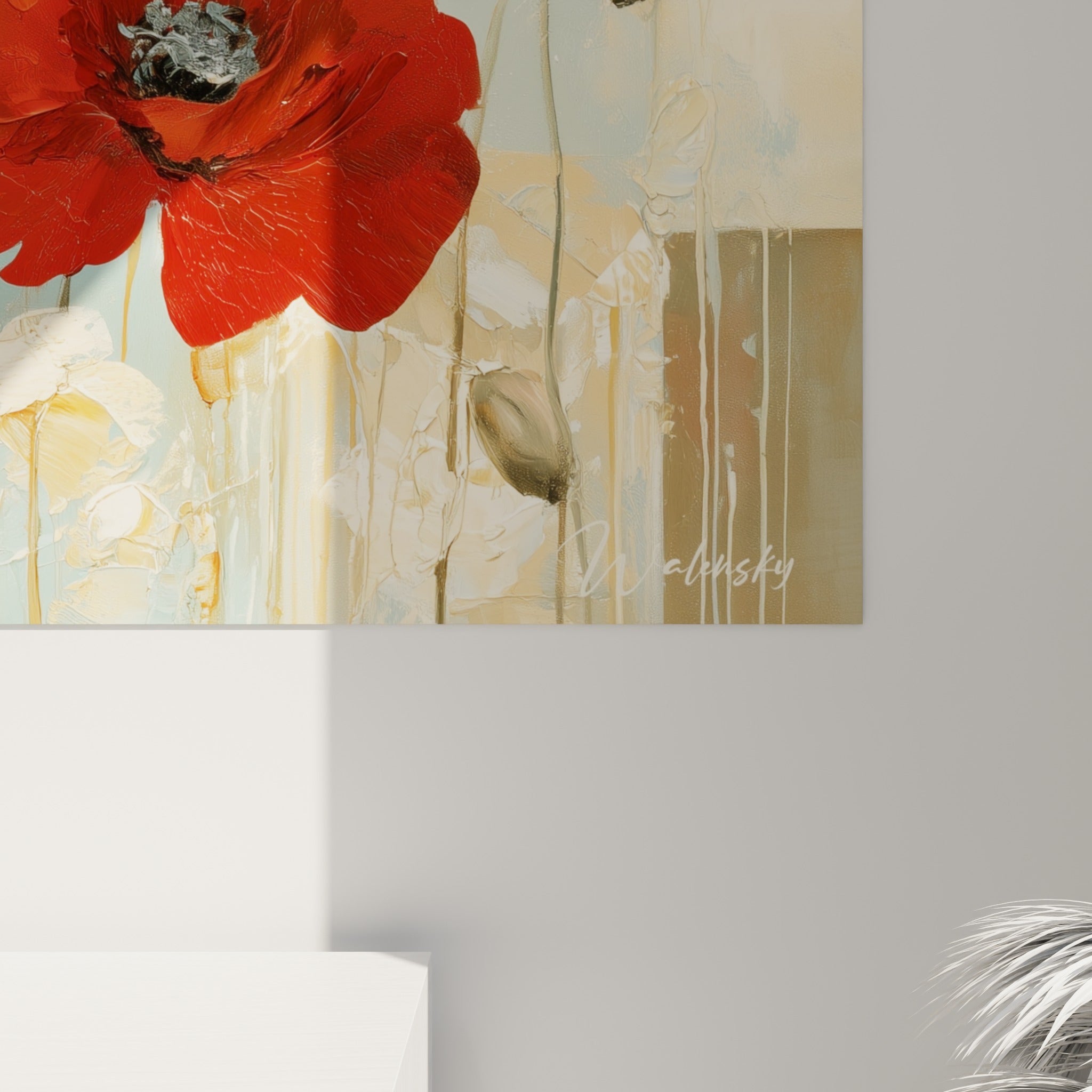 Empâtements épais et coulures fines sur les pétales rouge et le fond bleu pastel du tableau coquelicot