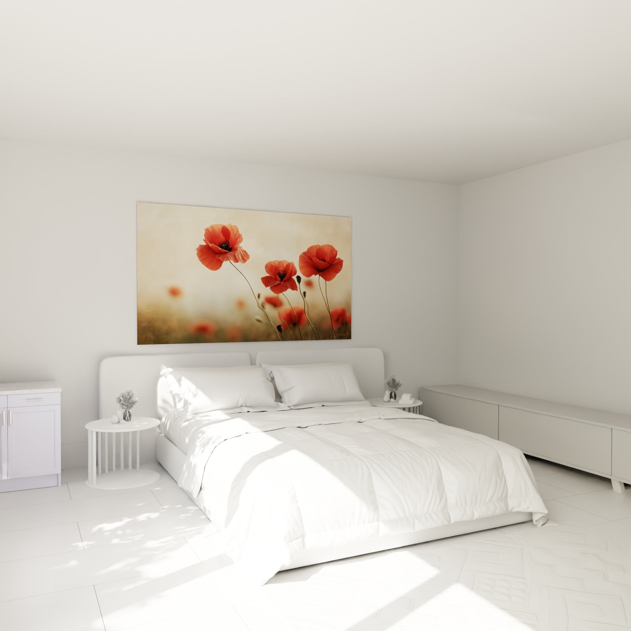 Fleurs de coquelicot rouge et terracotta illuminant le mur au-dessus d'un lit dans une chambre claire