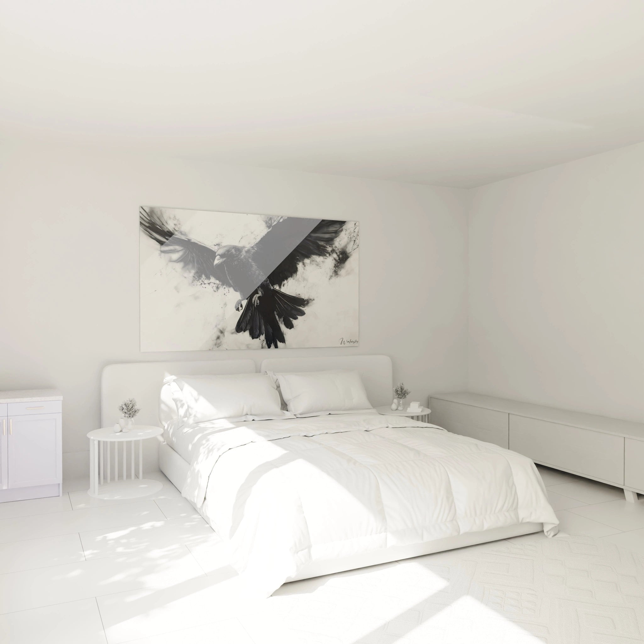 Tableau corbeau noir représenté en vol dynamique sur fond clair vaporeux. Les plumes sont minutieusement détaillées, contrastant avec les taches floues du fond blanc. Le bec et l'œil de l'oiseau sont rendus avec précision.