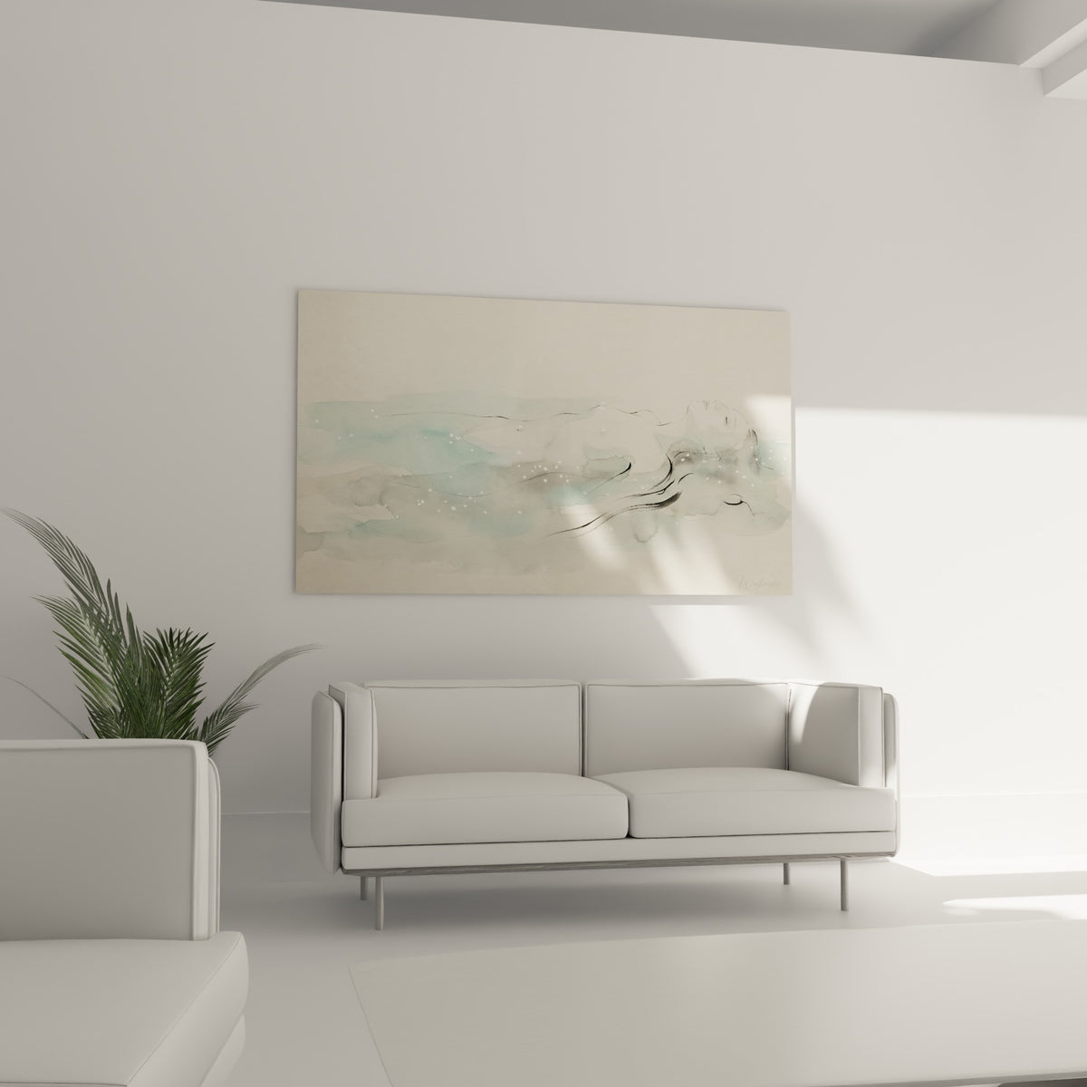 Figure suspendue en lavis vert d'eau et ivoire, tableau corps abstrait au-dessus d'un canapé dans un salon lumineux