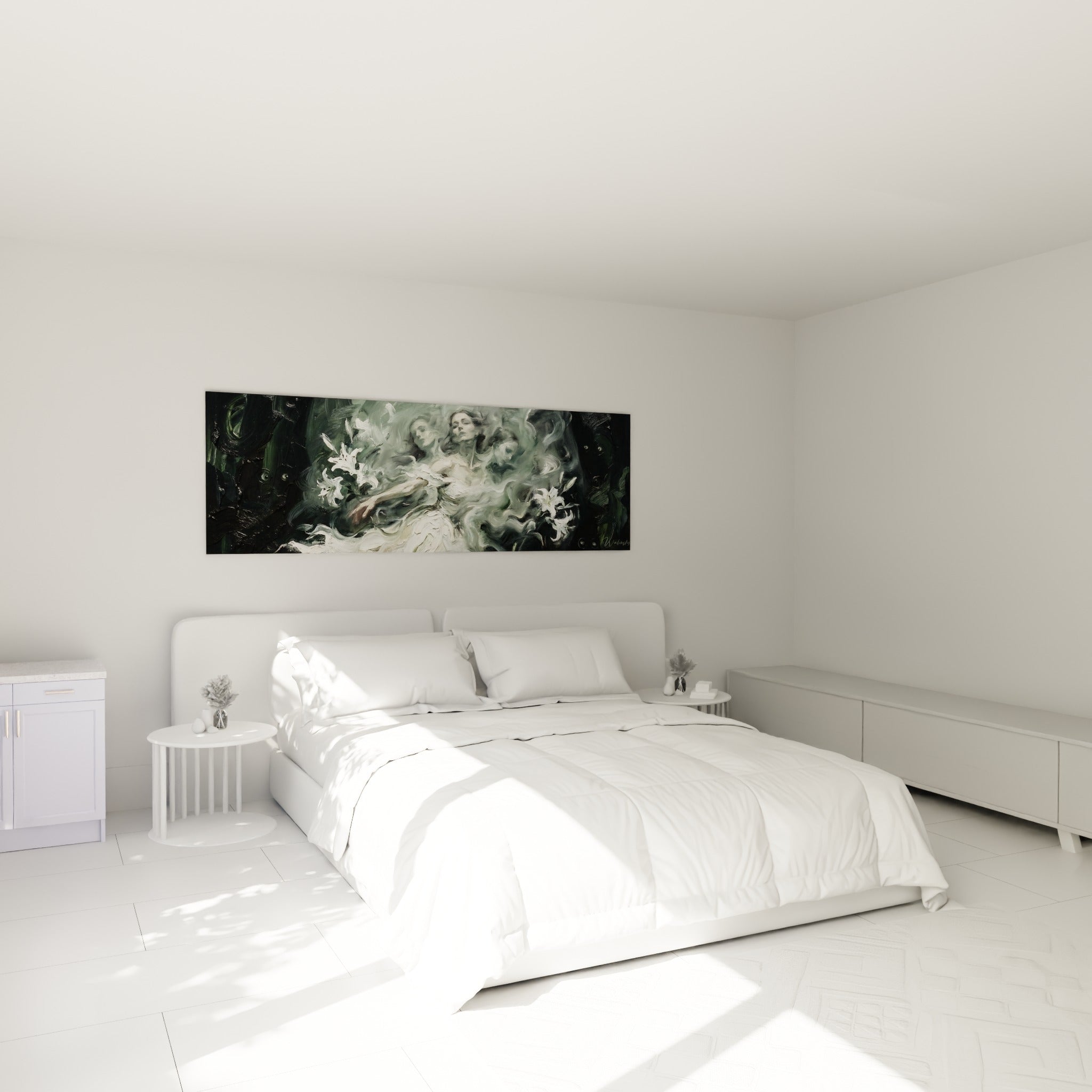 Femme fantomatique aux lys blancs peinte en camaïeu anthracite, accrochée au-dessus d'un lit dans une chambre claire