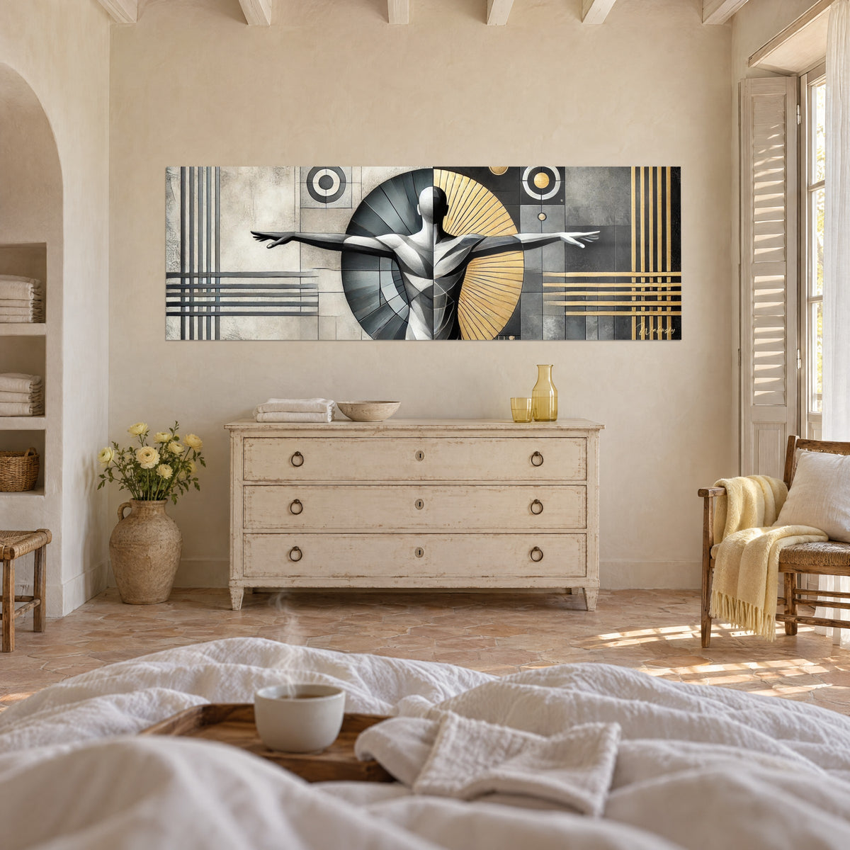 Tableau homme abstrait bras écartés, disque noir et or, bandes grises, au-dessus d'un lit dans une chambre claire