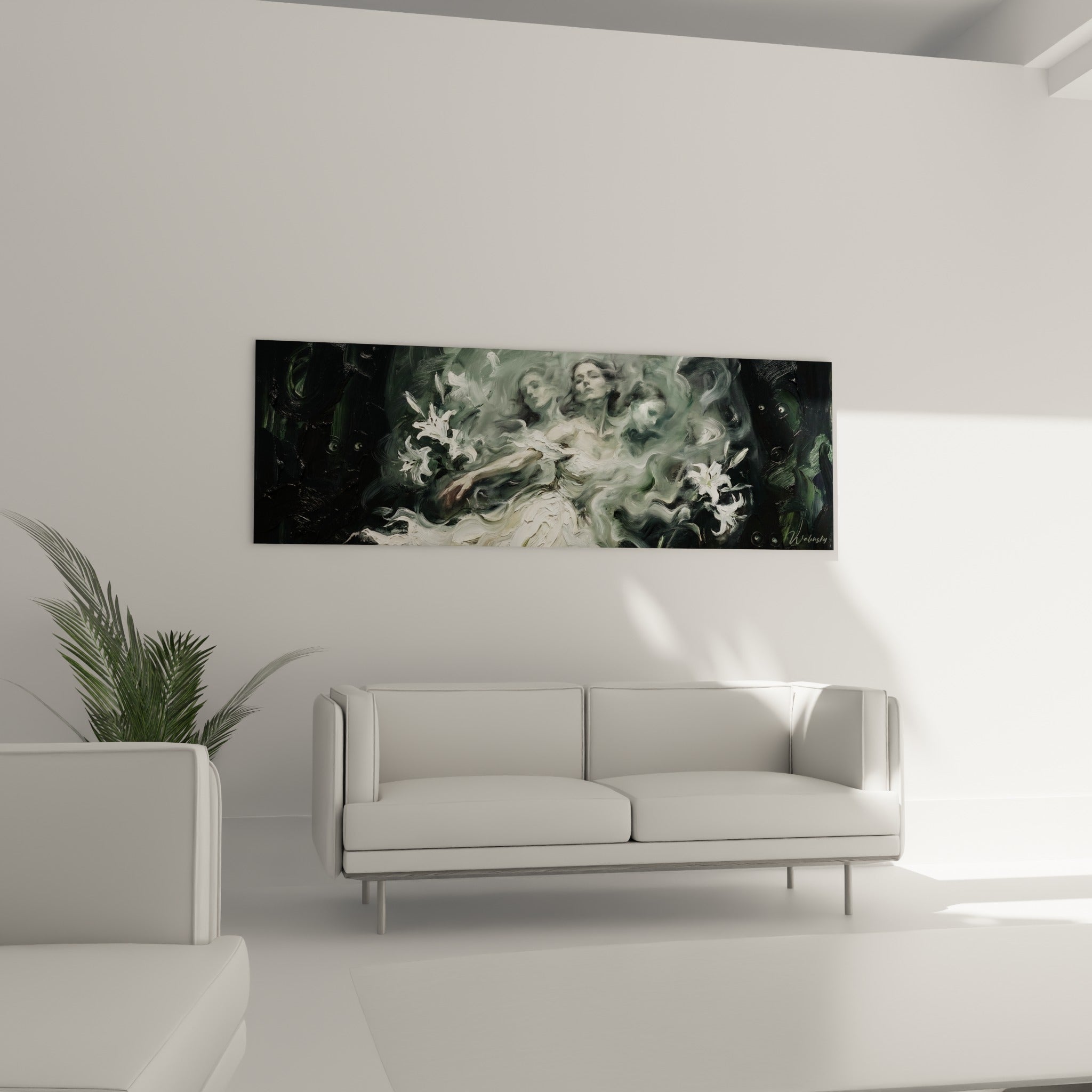 Portrait fondu dans la brume verdâtre et blanche, tableau accroché au-dessus d'un canapé dans un salon lumineux
