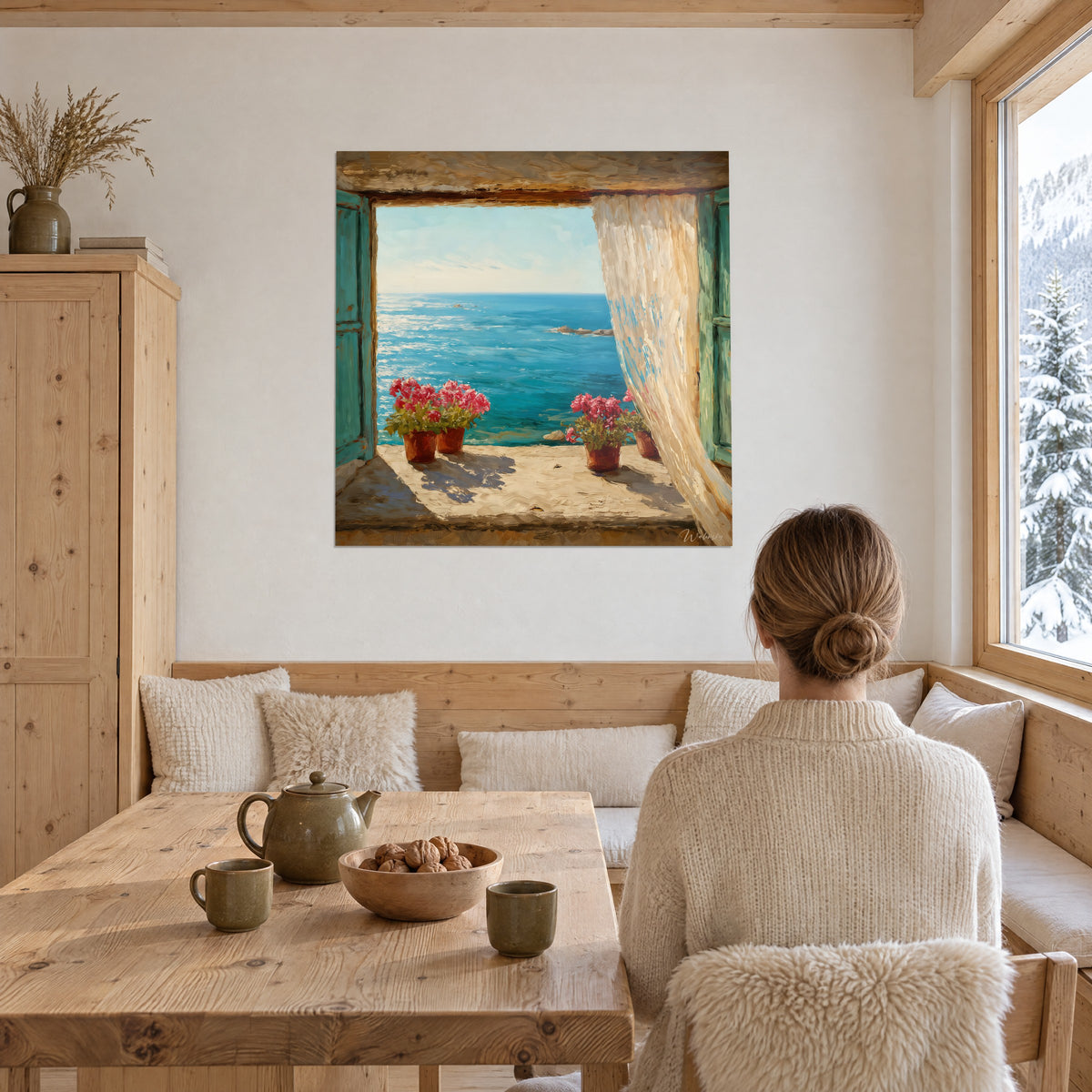 Gemälde mediterraner Balkon in pastoser Malweise, blassblauer Himmel, rote Geranien, beiger Vorhang, Frau von hinten am Tisch, Bergchalet
