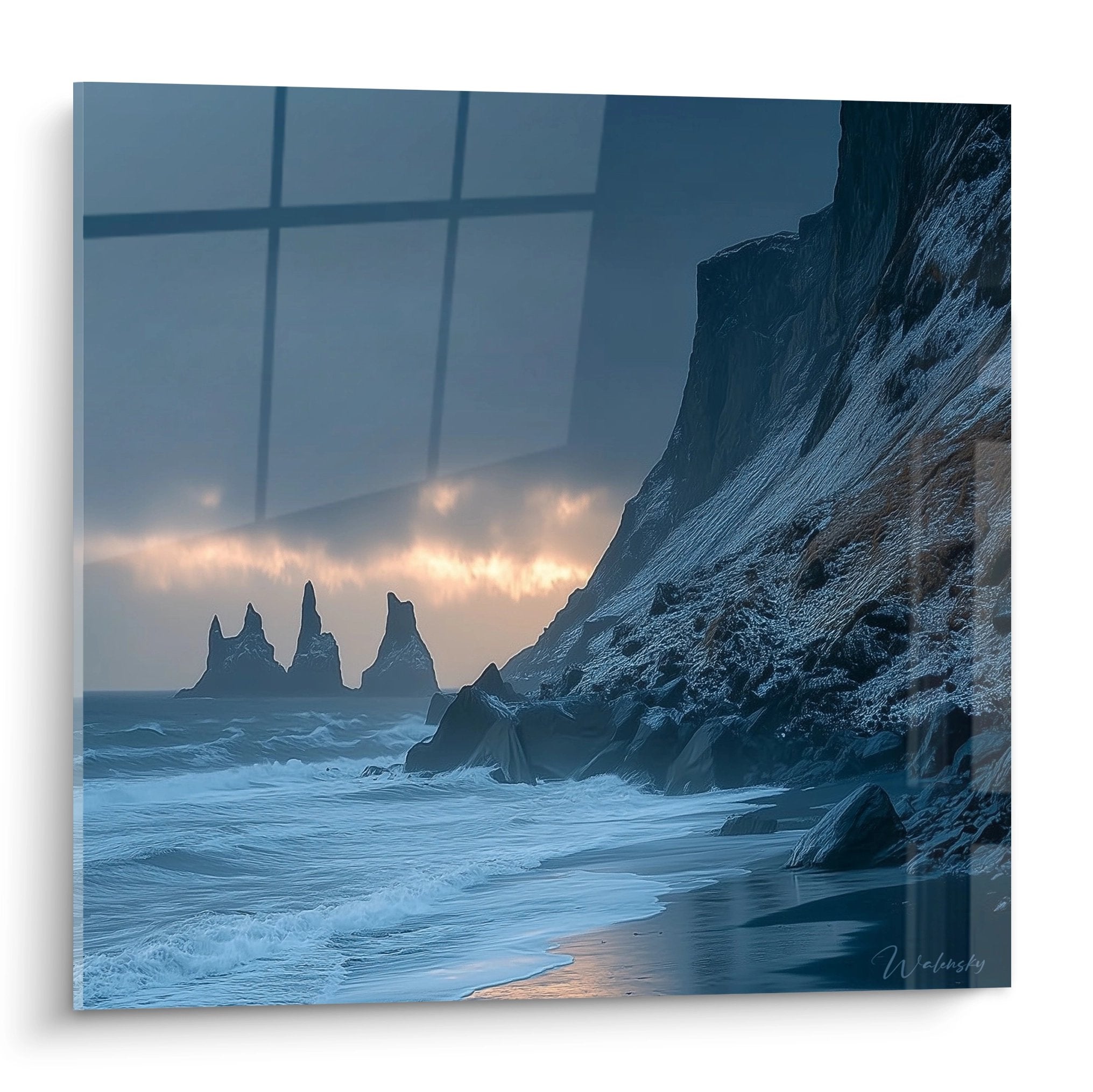 Tableau mural côte sauvage avec tempête sur falaises et formations rocheuses dans océan déchaîné