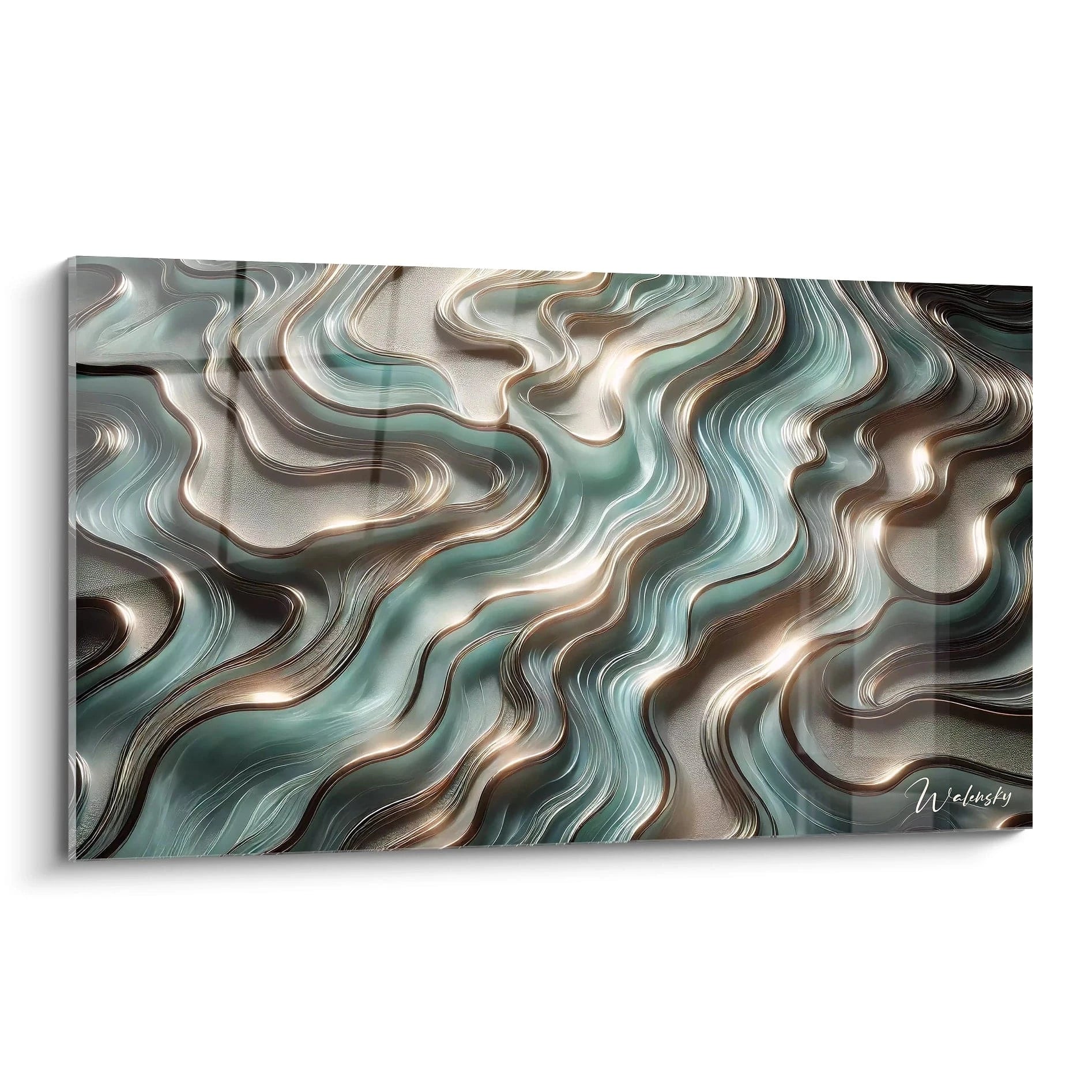 Tableau style epoxy vu de biais, où les lignes sinueuses bleu, vert et or se fondent harmonieusement, capturant la lumière avec des effets métalliques qui évoquent des vagues en mouvement.