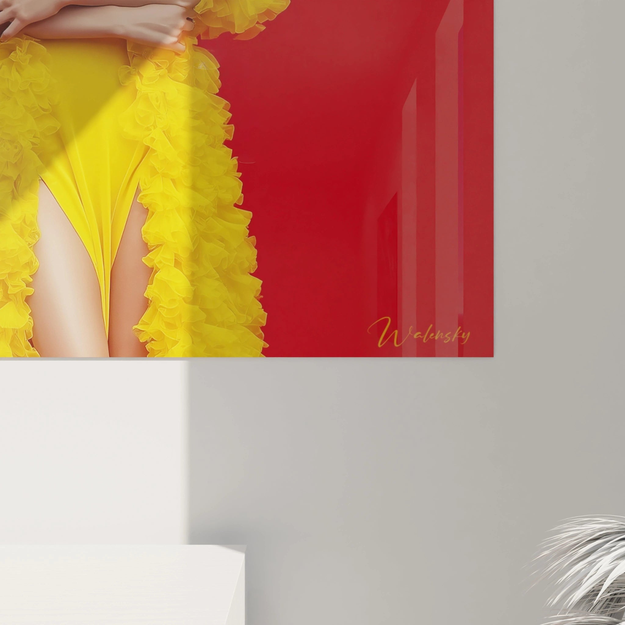 Tableau mural couture avant-garde avec un modèle en robe jaune sur fond rouge par Walensky