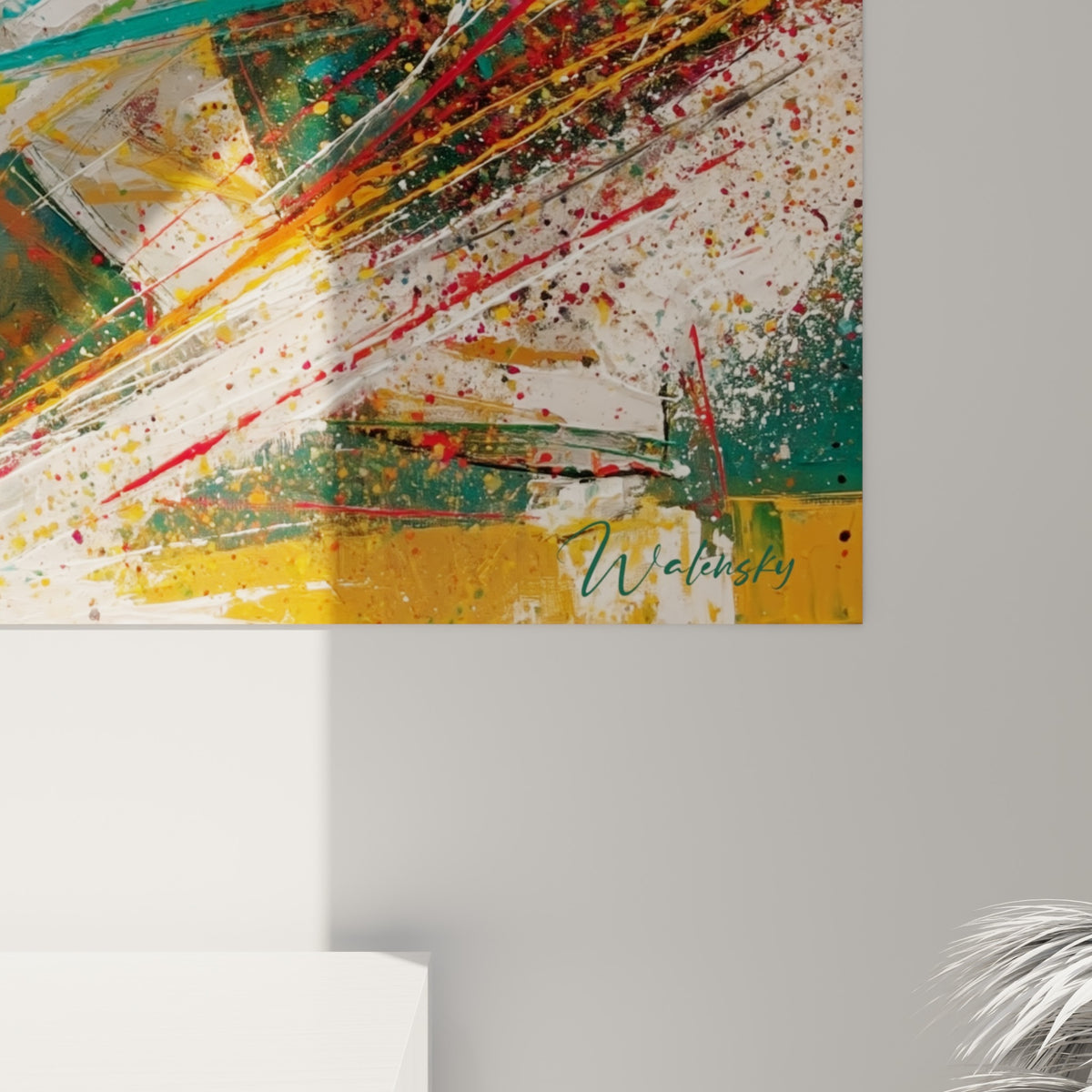 Empâtements et coulures rouges, dorés et émeraude visibles de près sur ce tableau Cricket accroché