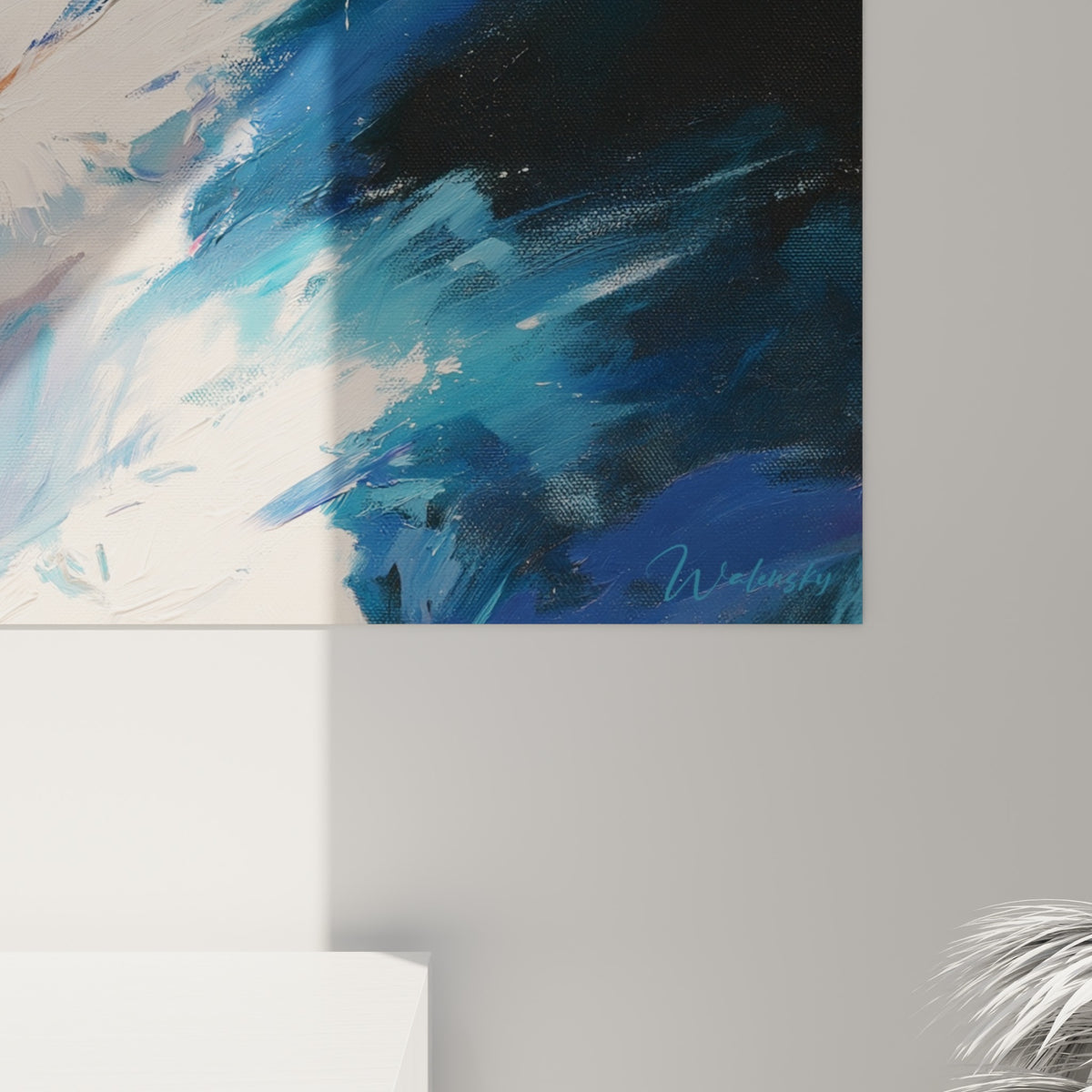 Empâtements blancs et bleu marine du geste sportif, matière épaisse et coulures visibles sur la toile