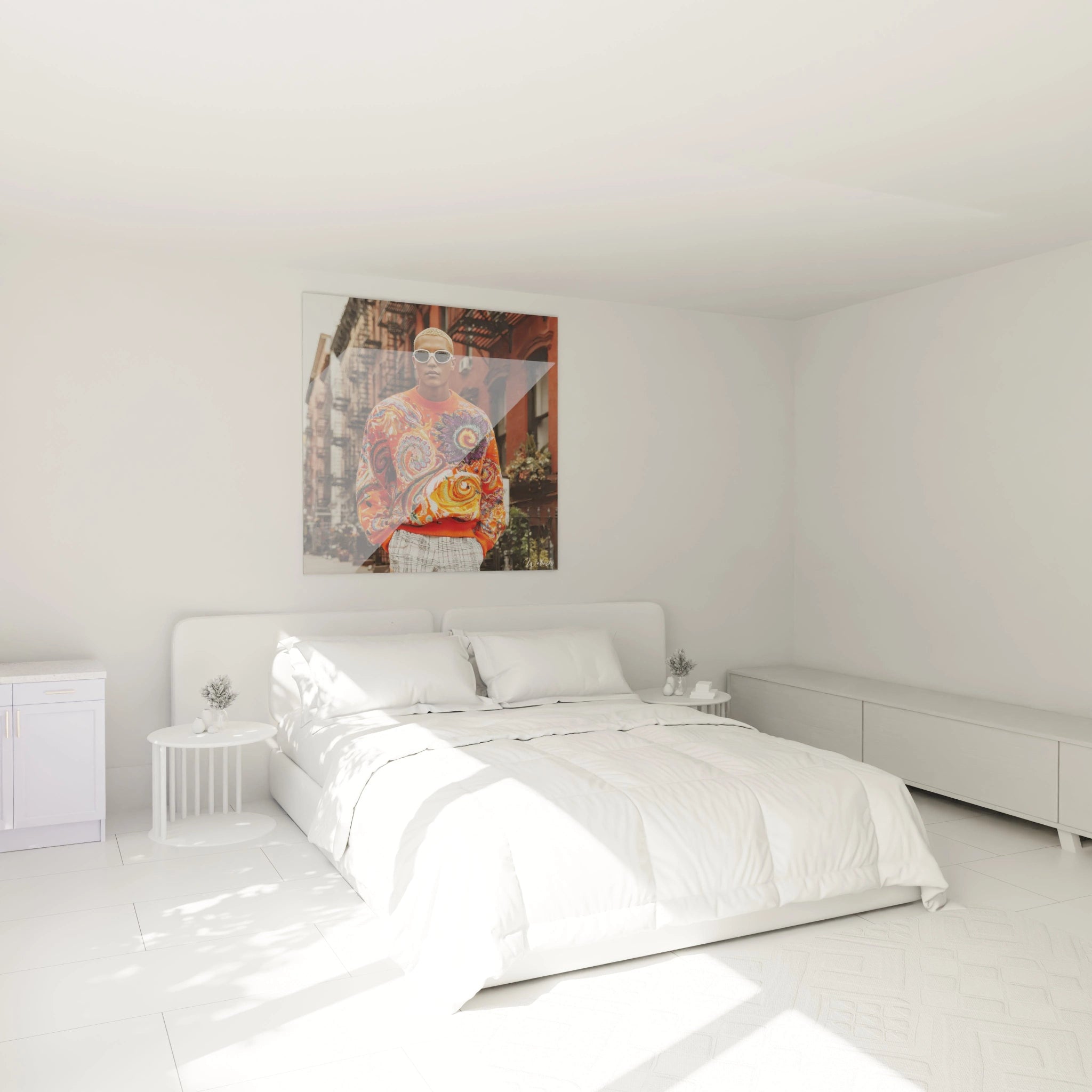 Tableau art urbain psychédélique de Walensky accroché au mur d'une chambre lumineuse avec un lit blanc