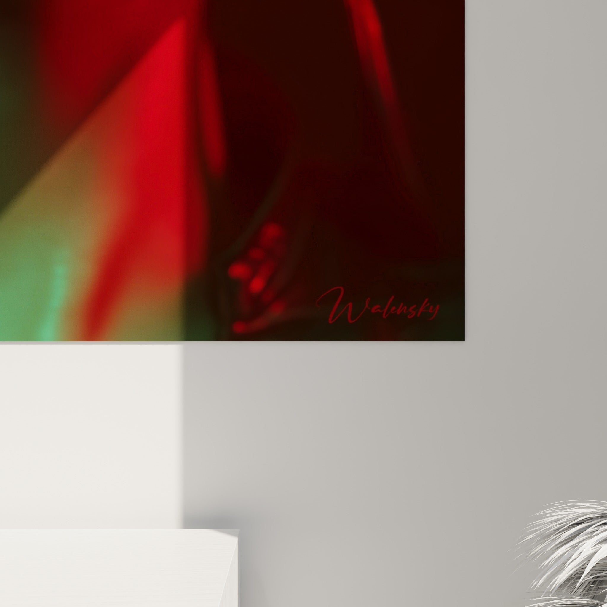 Détail rapproché du tableau Cyberpunk montrant le grain de peau et les reflets verts et rouges sur la visière