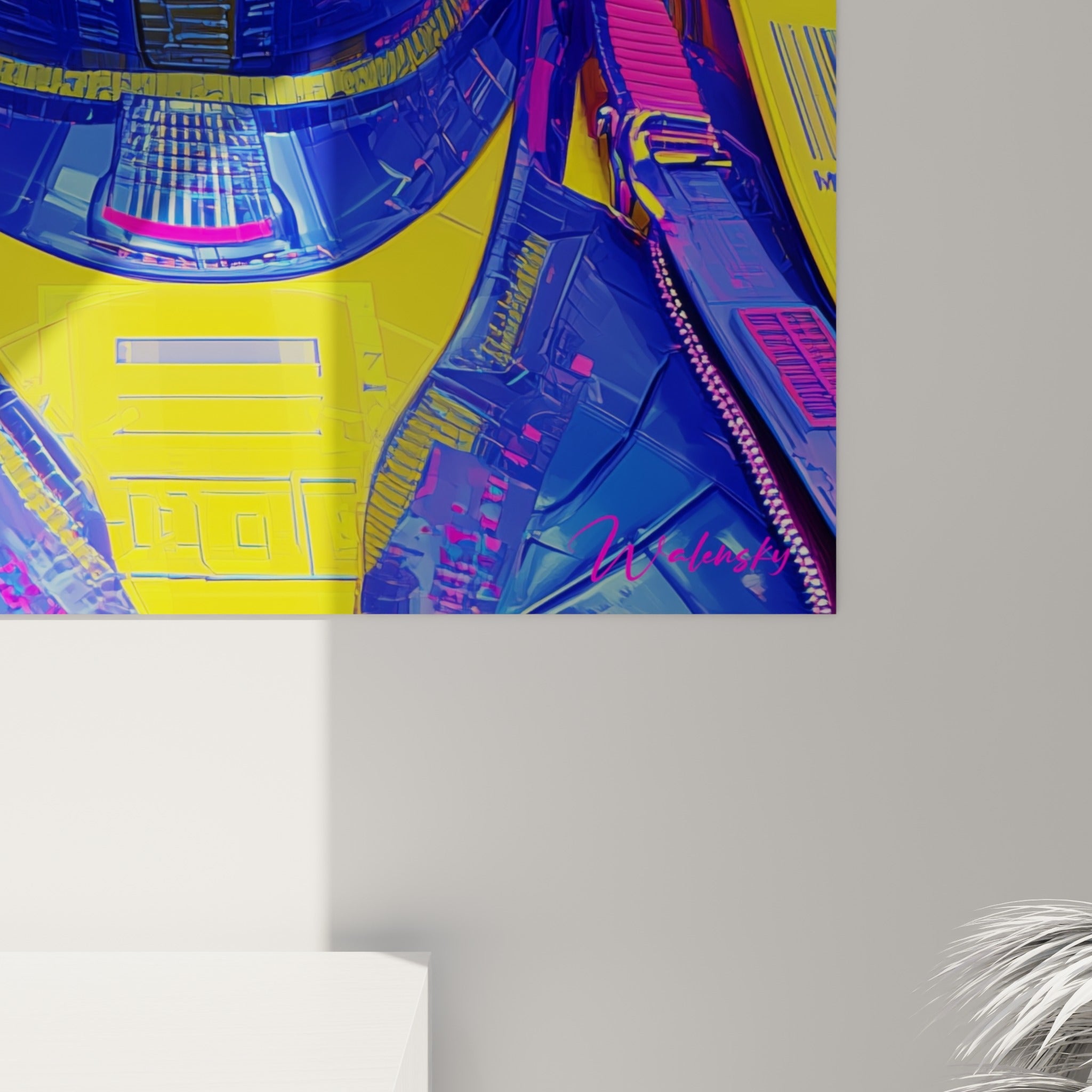 Reflets orange et rose sur la visière, grain lisse du bleu marine et jaune vif de ce tableau Cyberpunk