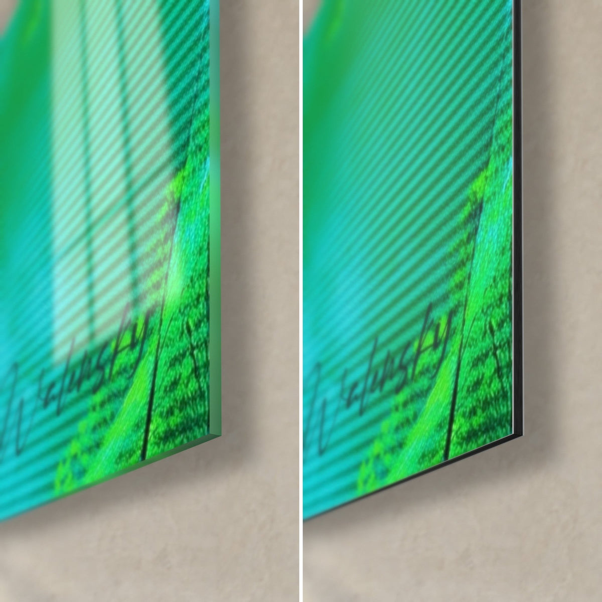 Tableau visage vert strié, coin bas droit : verre acrylique brillant à reflets turquoise, alu Dibond noir mat et tranche de 3 mm