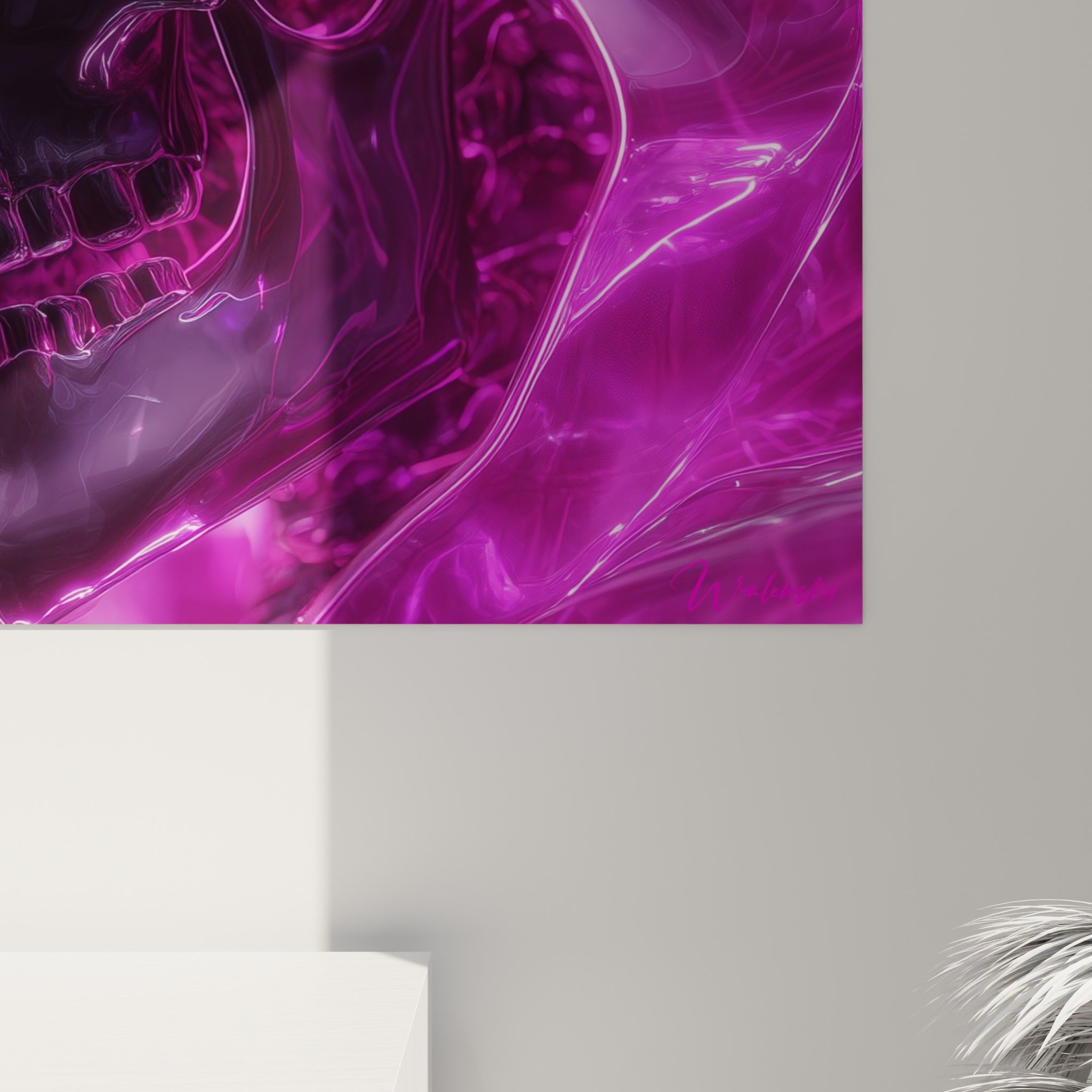 Matière fluide et brillante du drapé magenta sur ce tableau Cyberpunk, grain fin et coulures pourpres visibles