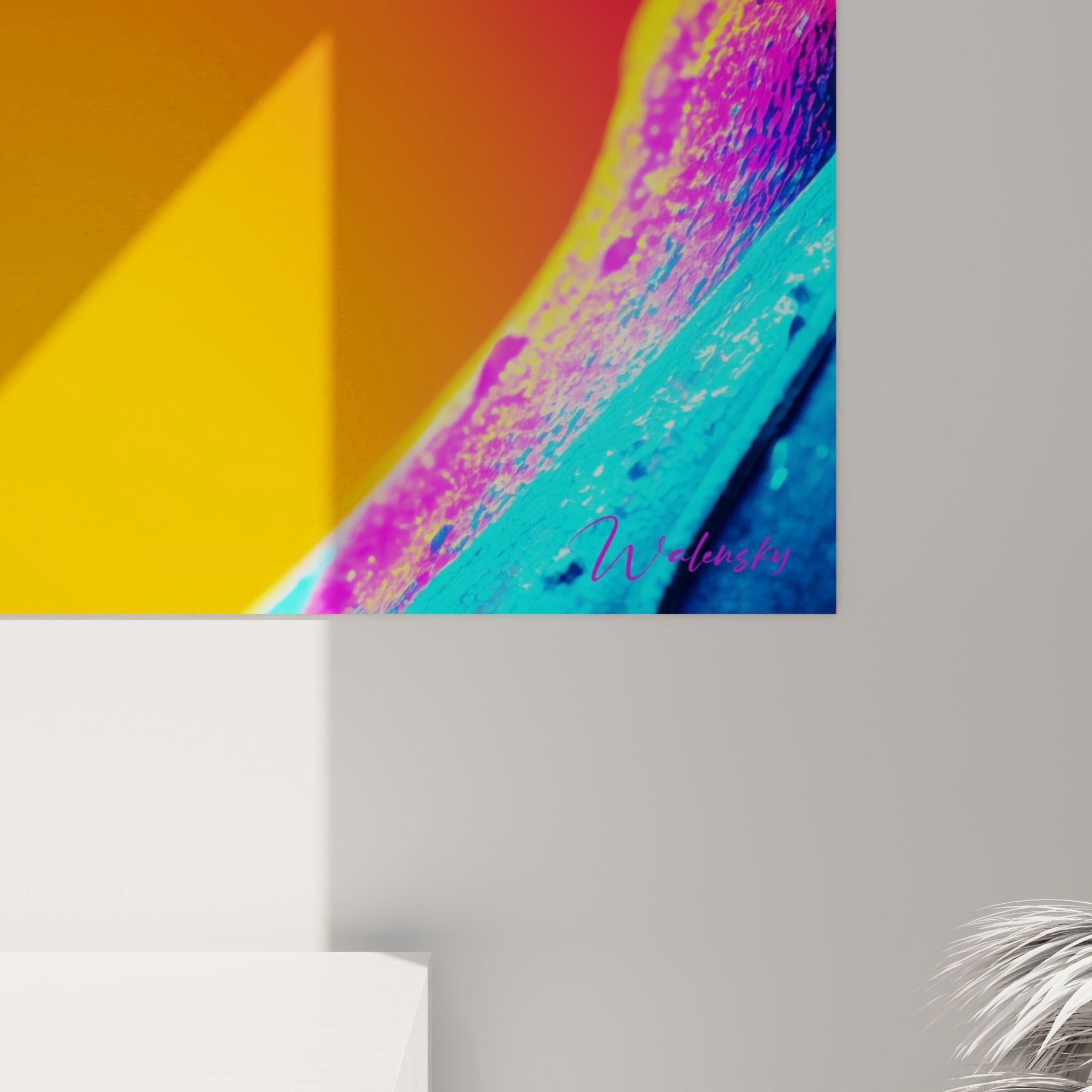 Grain pigmenté bleu, rose et orange du tableau Cyberpunk, coulures lumineuses visibles en gros plan sur la surface