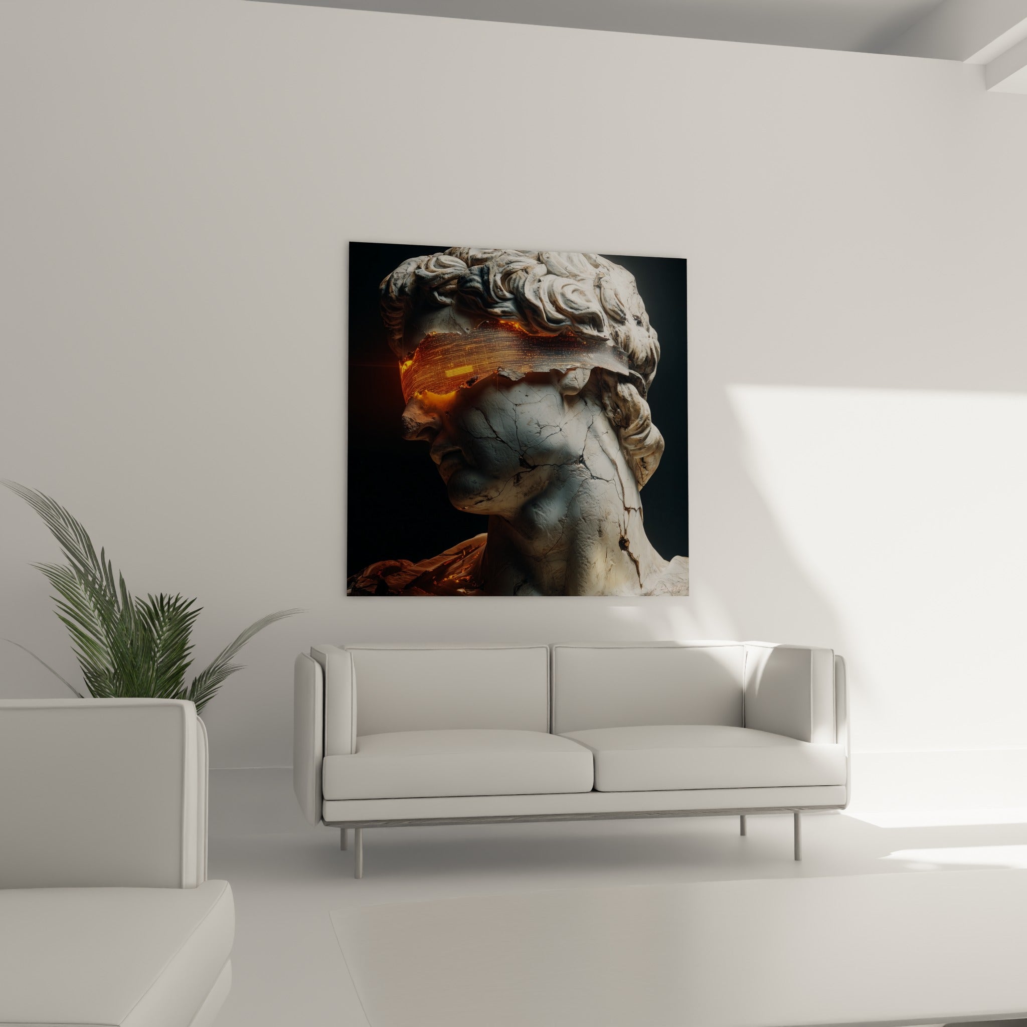 Visage de pierre anthracite marqué par une lumière dorée intense, disposé au-dessus d'un canapé dans un salon lumineux