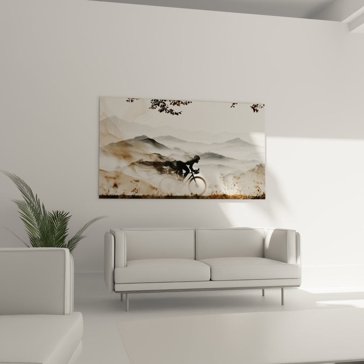 Silhouette de cycliste en mouvement entre voiles beige et anthracite, au-dessus d'un canapé dans un salon lumineux