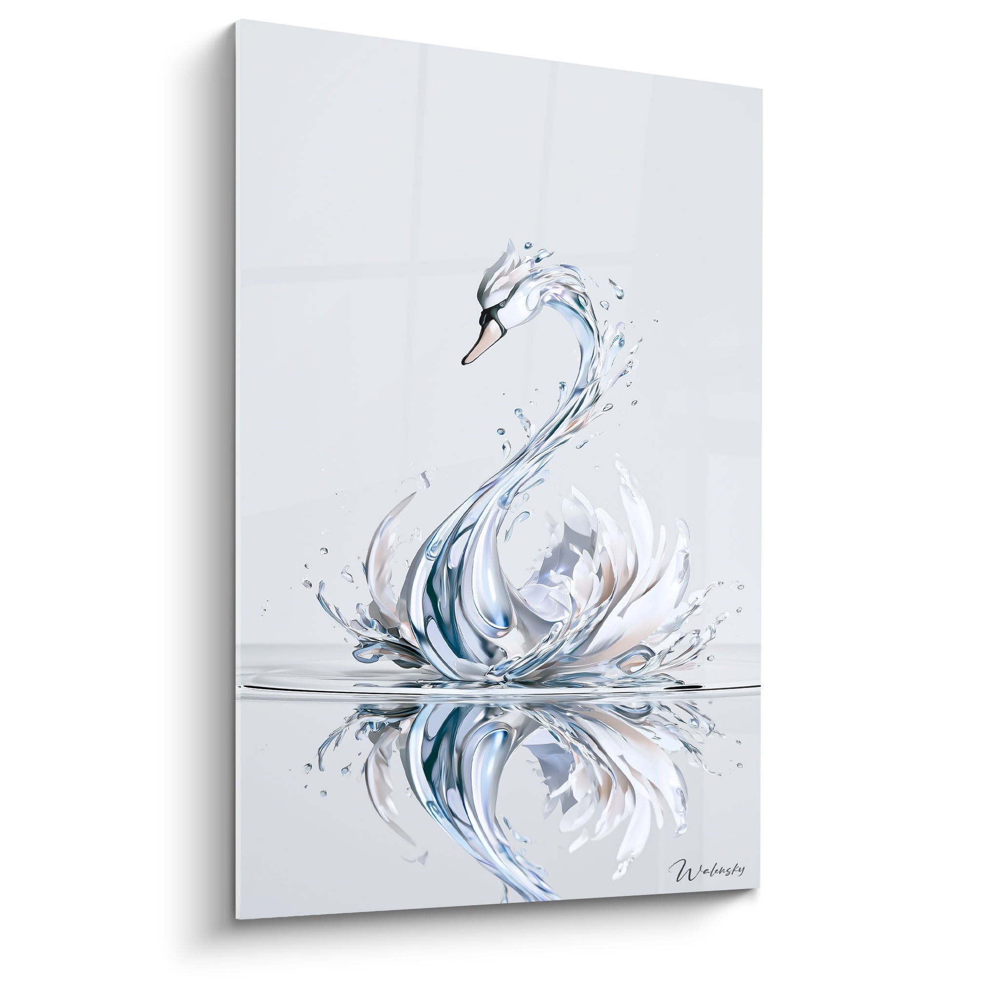 Cygne cristallin blanc nacré et bleu glacé jaillissant de l'eau, reflet miroir sur fond gris clair