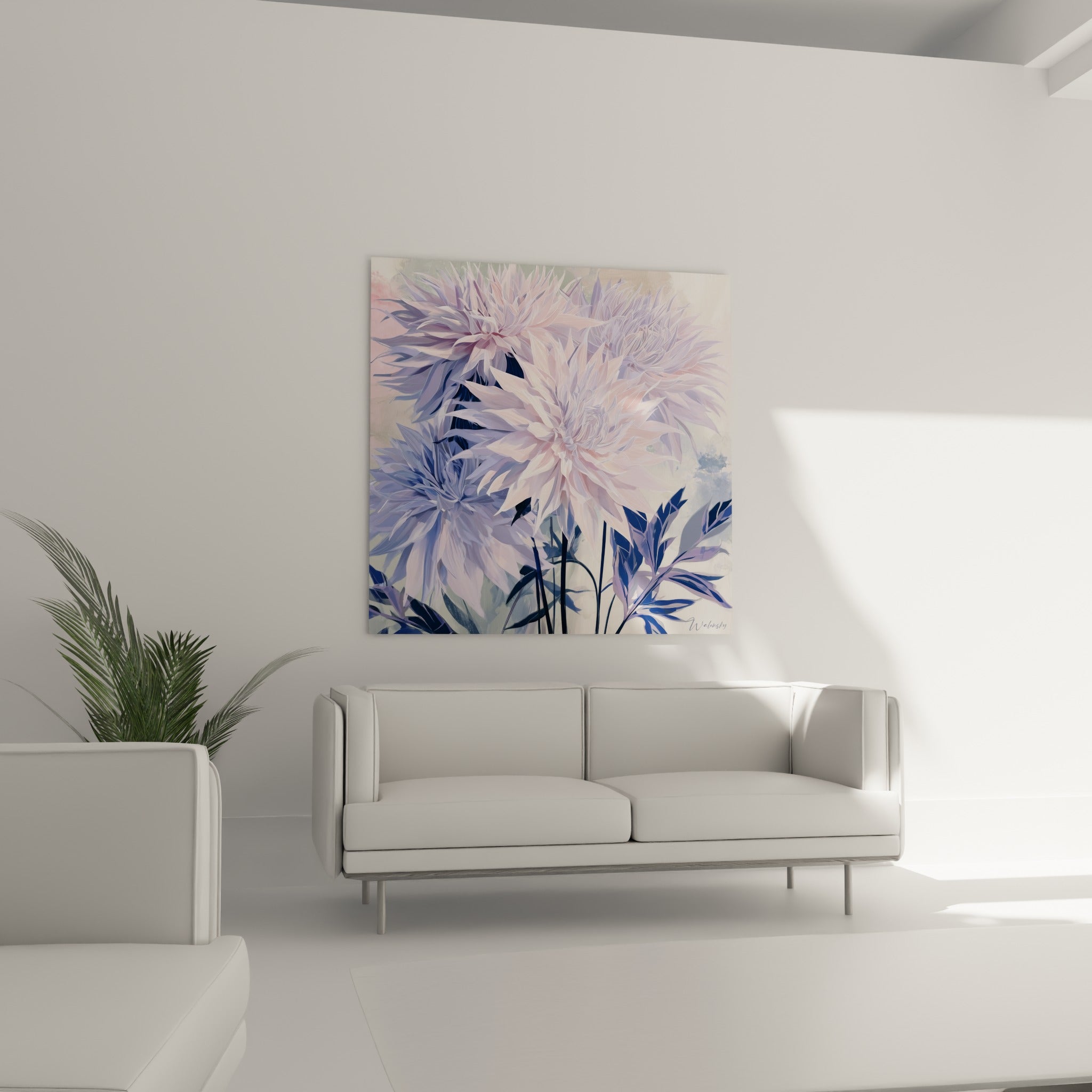 Fleurs de dahlia mauve et rose pâle aux longs pétales, au-dessus d'un canapé dans un salon lumineux