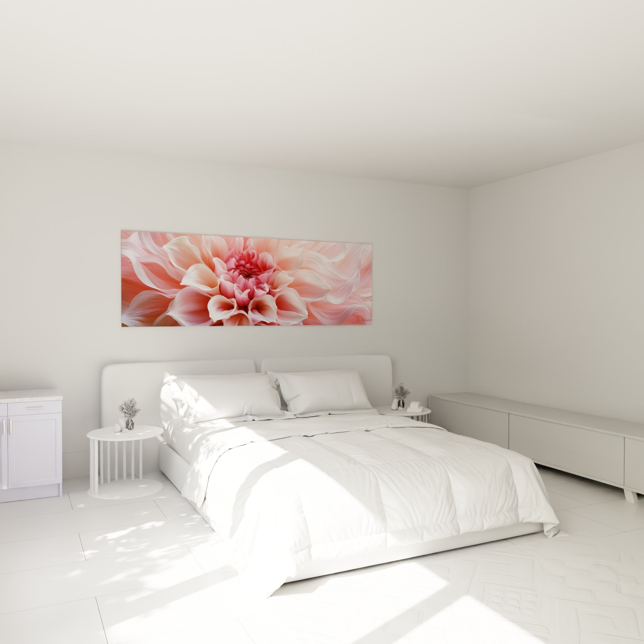 Pétales roses et blancs du dahlia en fleur accrochés au-dessus d'un lit dans une chambre claire
