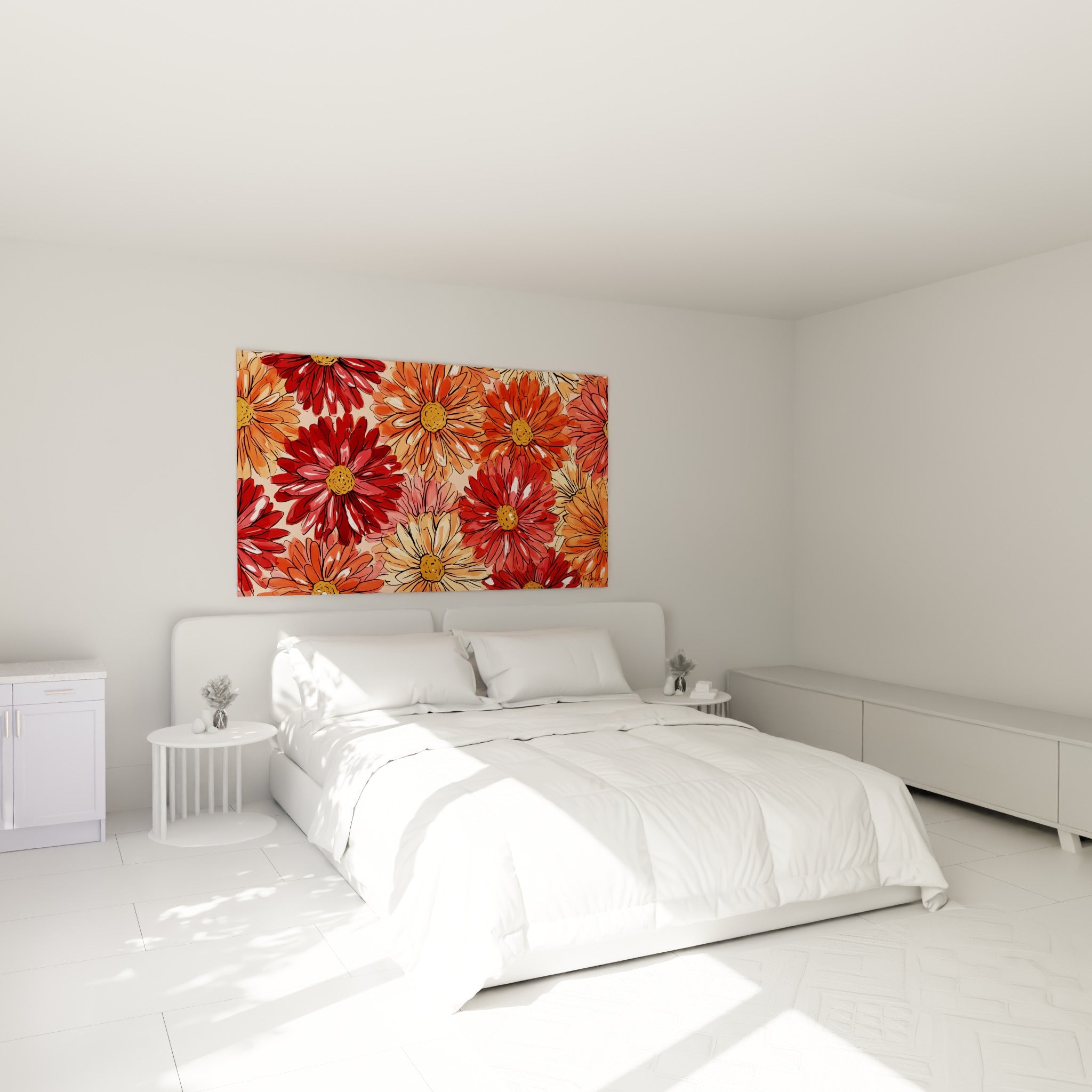 Bouquet de dahlias bordeaux et terracotta accroché au-dessus d'un lit dans une chambre claire