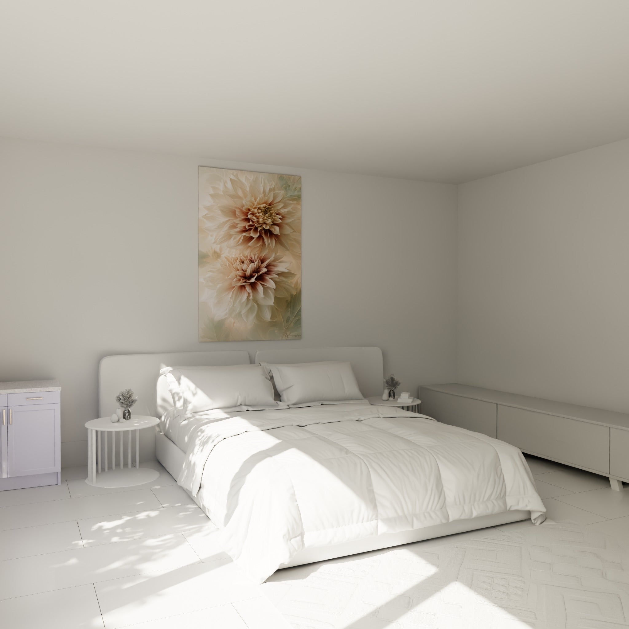 Fleurs de dahlia crème et bordeaux profond, accrochées au-dessus d'un lit dans une chambre claire