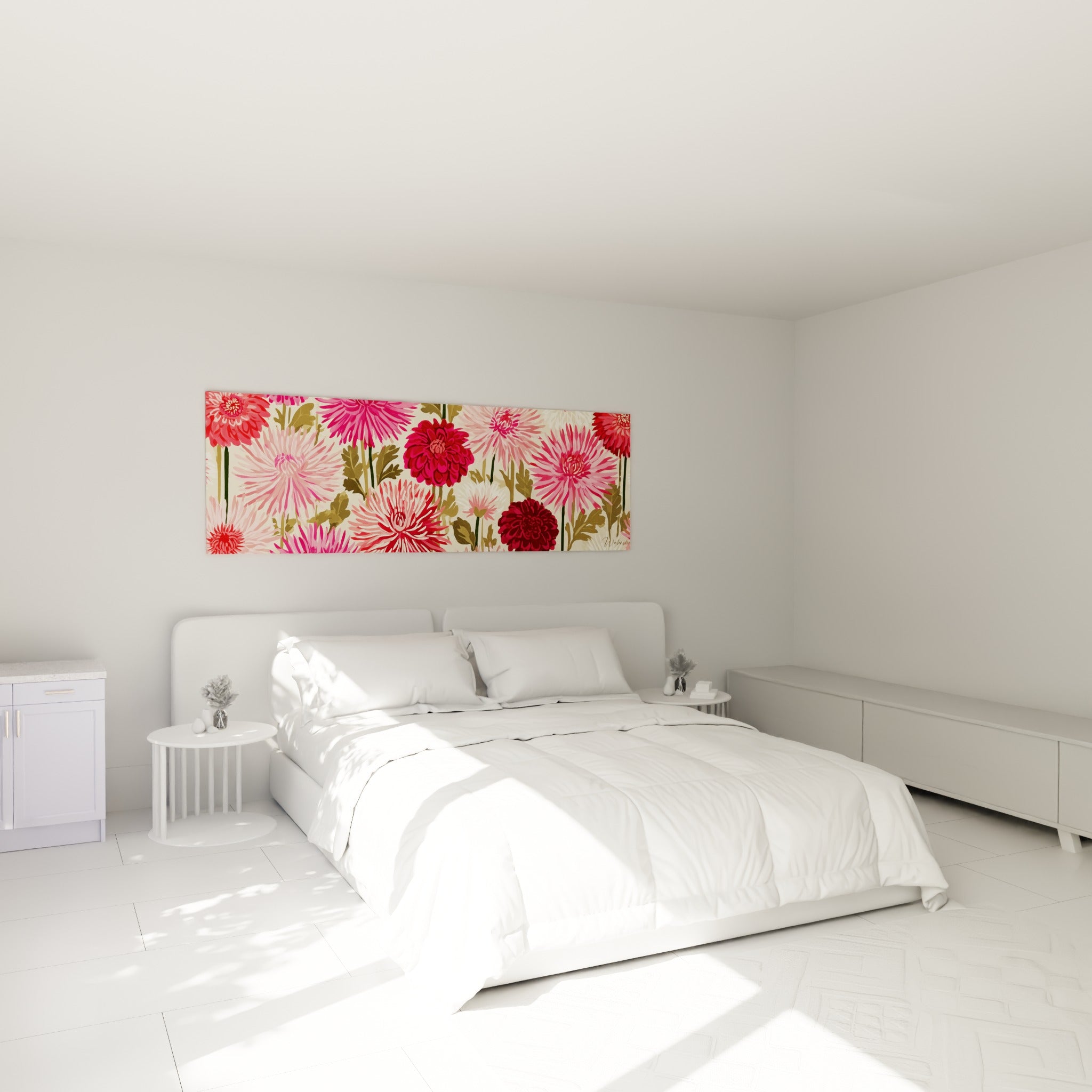 Fleurs de dahlia rose et rouge grenat déployées au-dessus d'un lit dans une chambre claire