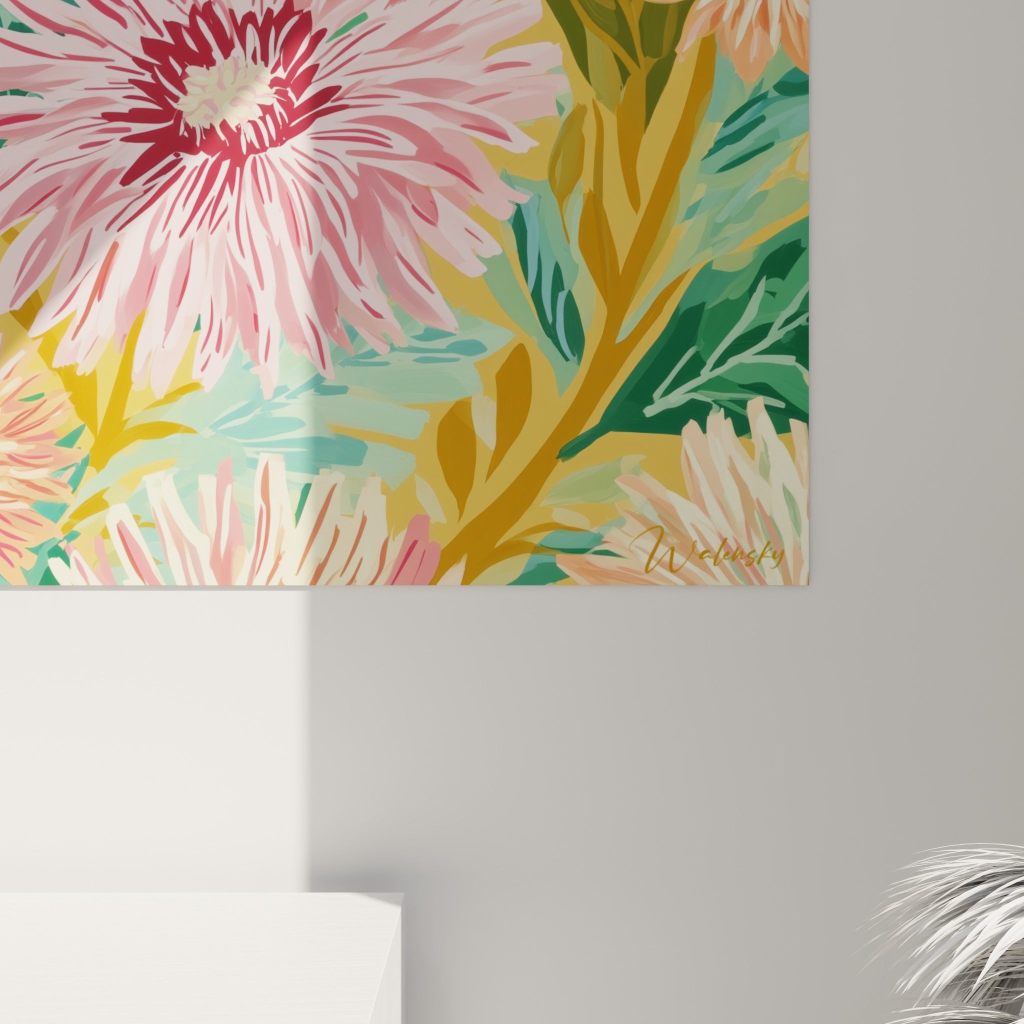 Détail des pétales de dahlia rose et bordeaux montrant le grain de l'impression et les nuances dorées