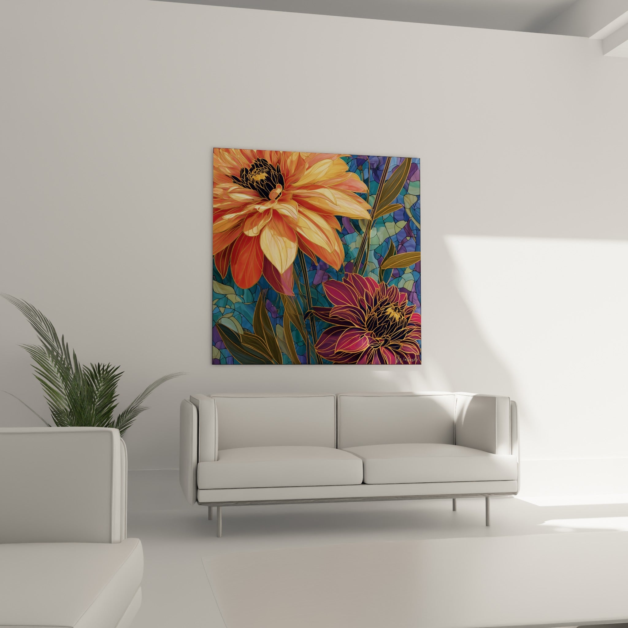 Fleurs de dahlia dorées et violettes structurées en vitrail, disposées au-dessus d'un canapé dans un salon lumineux