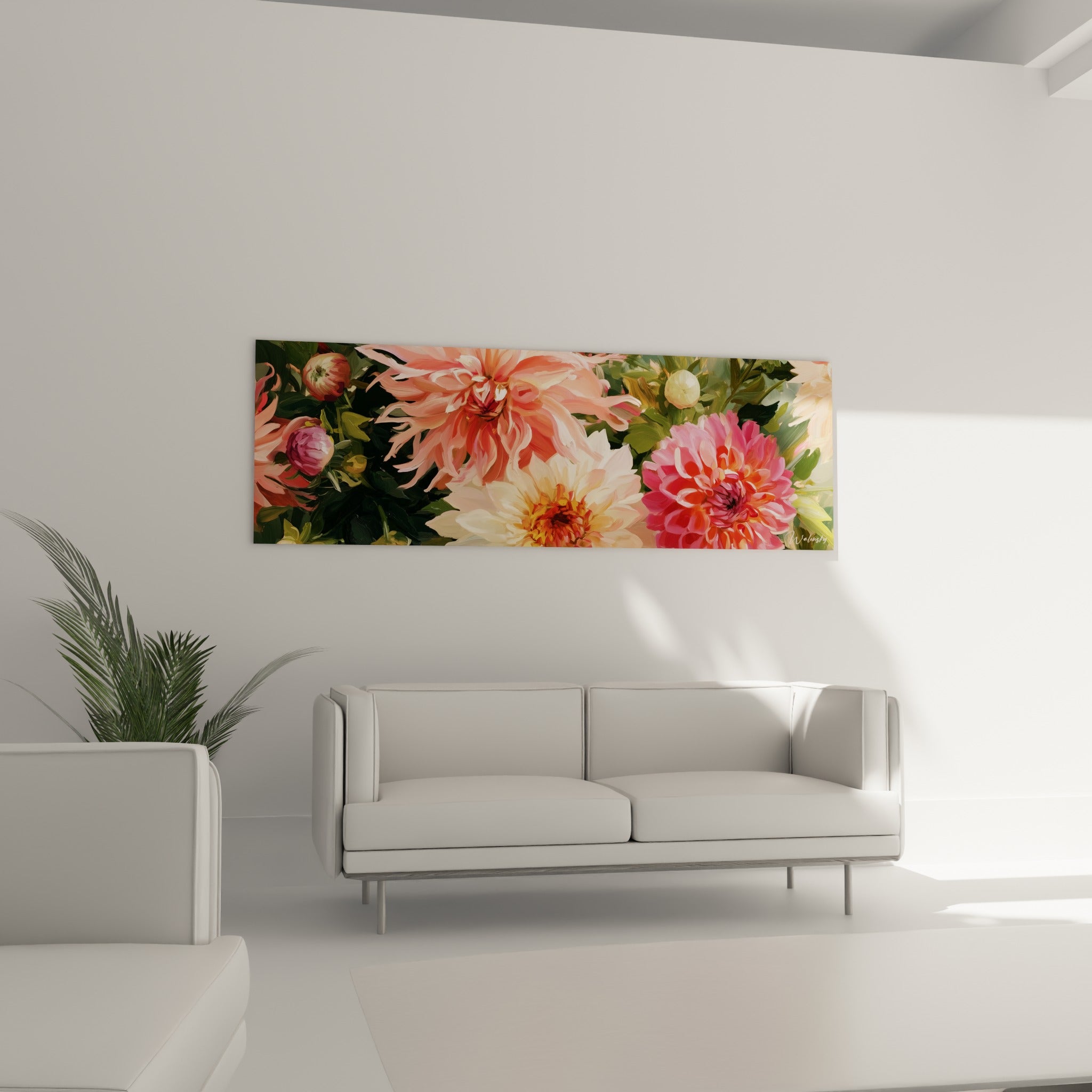 Fleurs de dahlia fuchsia et saumon au cœur doré, disposées au-dessus d'un canapé dans un salon lumineux