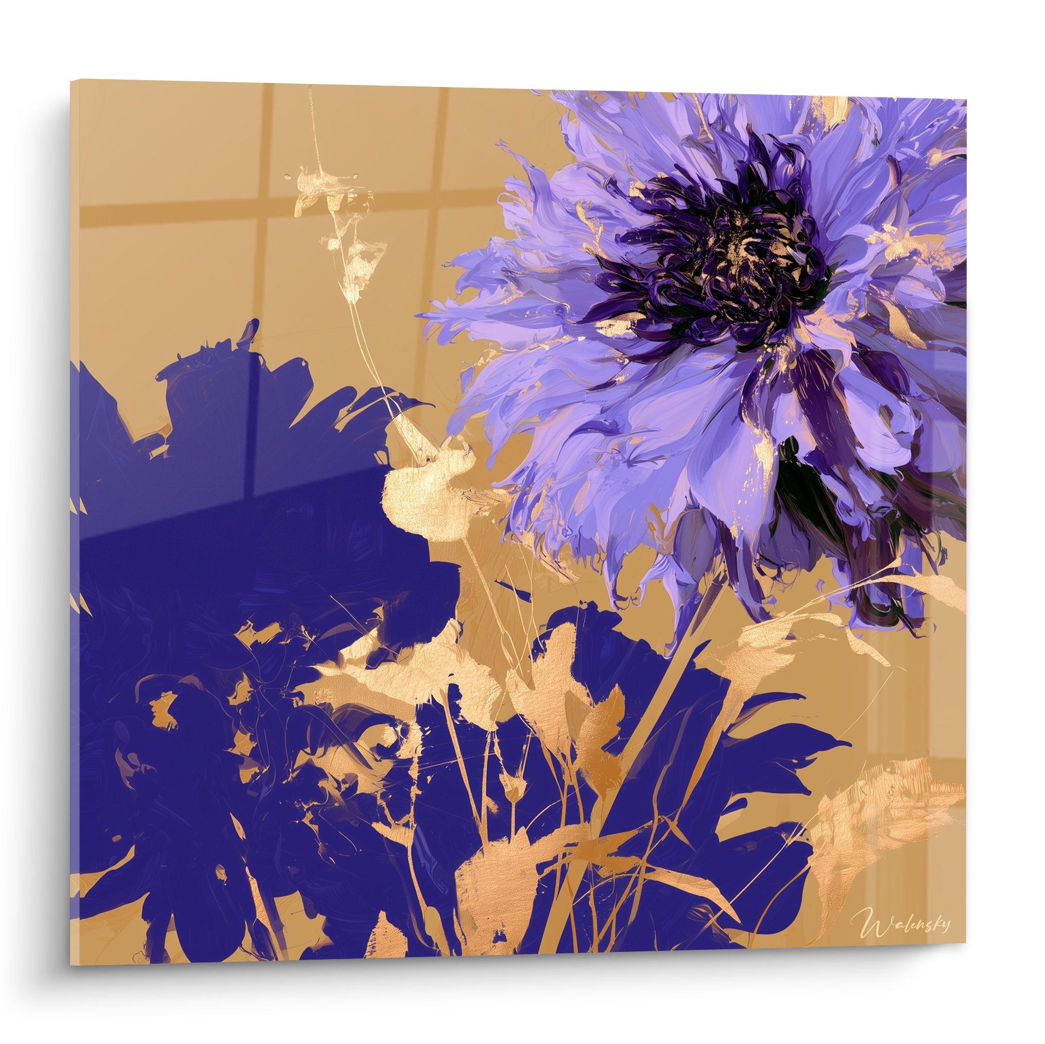 Dahlia mauve aux pétales veloutés se déploie sur un fond ocre doré et bleu marine profond