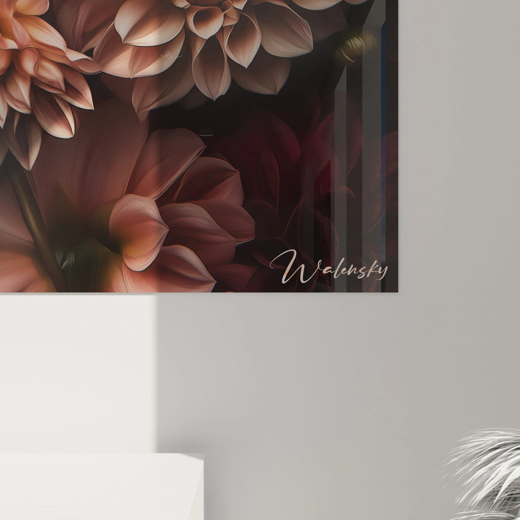 Un tableau Dahlia nature illustrant des fleurs superposées aux couleurs rose, rouge et beige, avec des ombres marquées et une texture réaliste accentuant les détails des pétales.