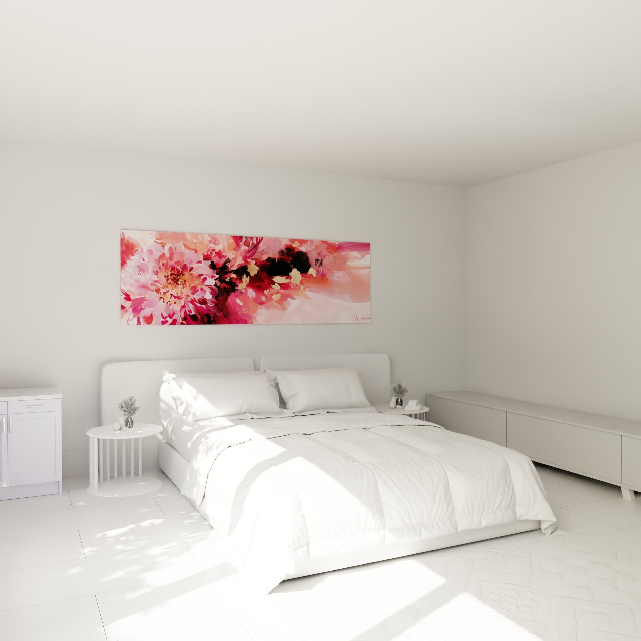 Pétales roses et corail d'un dahlia peint, rehaussés d'or, au-dessus d'un lit dans une chambre claire