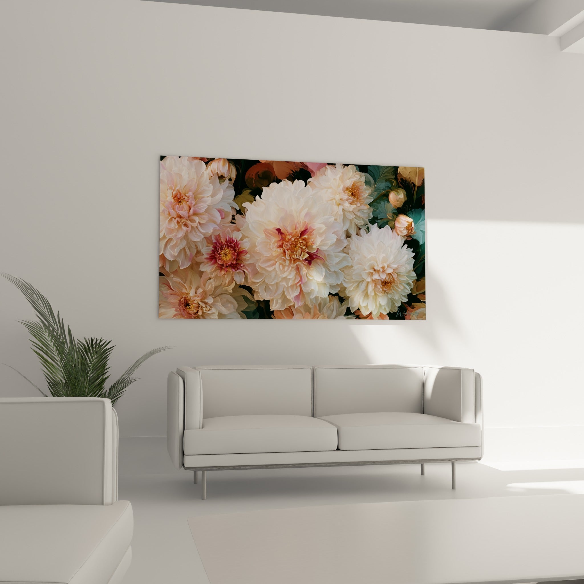 Fleurs de dahlia rose pâle et vert sombre au-dessus d'un canapé dans un salon lumineux